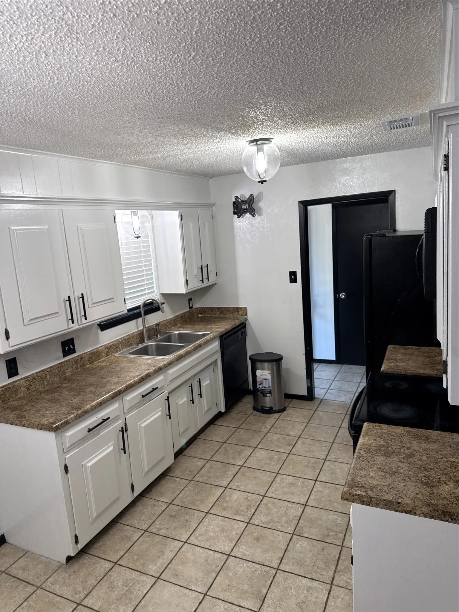 Single Family Residence For Sale in Johnson County , 313 Linda Drive, Burleson, Texas 76028, 3 Bedroom, 2 Bathroom, 2 Garage spaces, 1,414 Sqft, built in 1972, mls#21403779, Real Estate Agent in Burleson, Homes For Sale in Johnson county, Homes For Sale in Burleson, Realtor in Burleson Texas, Real Estate Brokerage Independent Realty Texas, Luminita Cordes Realtor