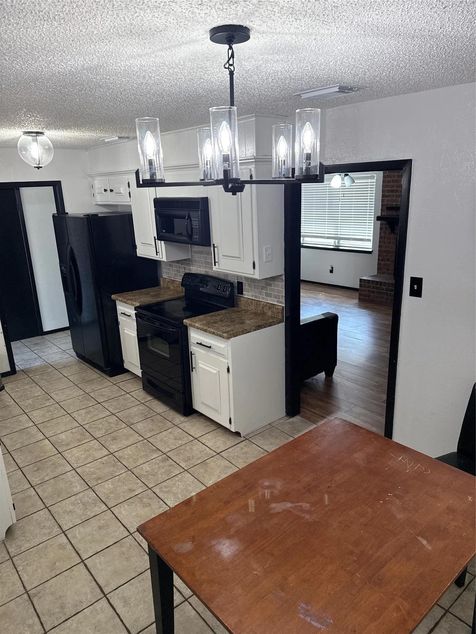 Single Family Residence For Sale in Johnson County , 313 Linda Drive, Burleson, Texas 76028, 3 Bedroom, 2 Bathroom, 2 Garage spaces, 1,414 Sqft, built in 1972, mls#21403779, Real Estate Agent in Burleson, Homes For Sale in Johnson county, Homes For Sale in Burleson, Realtor in Burleson Texas, Real Estate Brokerage Independent Realty Texas, Luminita Cordes Realtor