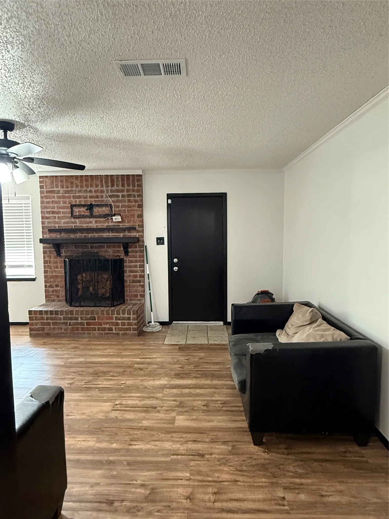 Single Family Residence For Sale in Johnson County , 313 Linda Drive, Burleson, Texas 76028, 3 Bedroom, 2 Bathroom, 2 Garage spaces, 1,414 Sqft, built in 1972, mls#21403779, Real Estate Agent in Burleson, Homes For Sale in Johnson county, Homes For Sale in Burleson, Realtor in Burleson Texas, Real Estate Brokerage Independent Realty Texas, Luminita Cordes Realtor