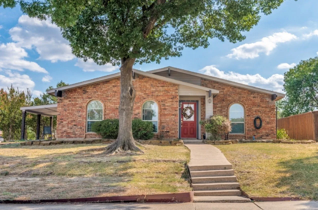 Single Family Residence For Sale in Dallas County , 700 Nora Lane, De Soto, Texas 75115, 3 Bedroom, 2 Bathroom, 2 Garage spaces, 1,733 Sqft, built in 1979, mls#21401705, Real Estate Agent in De Soto, Homes For Sale in Dallas county, Homes For Sale in De Soto, Realtor in De Soto Texas, Real Estate Brokerage Independent Realty Texas, Luminita Cordes Realtor