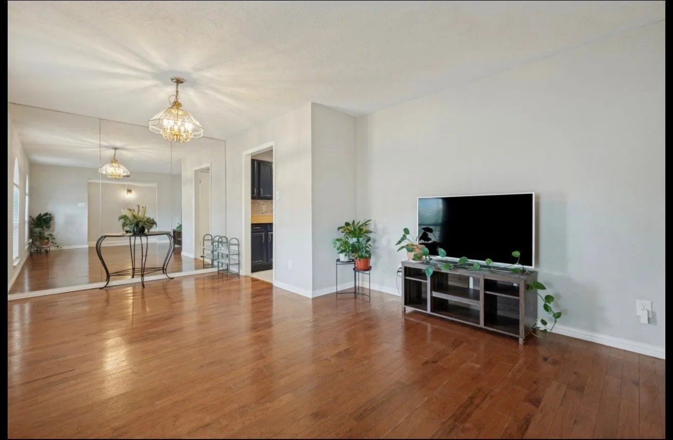 Single Family Residence For Sale in Dallas County , 700 Nora Lane, De Soto, Texas 75115, 3 Bedroom, 2 Bathroom, 2 Garage spaces, 1,733 Sqft, built in 1979, mls#21401705, Real Estate Agent in De Soto, Homes For Sale in Dallas county, Homes For Sale in De Soto, Realtor in De Soto Texas, Real Estate Brokerage Independent Realty Texas, Luminita Cordes Realtor