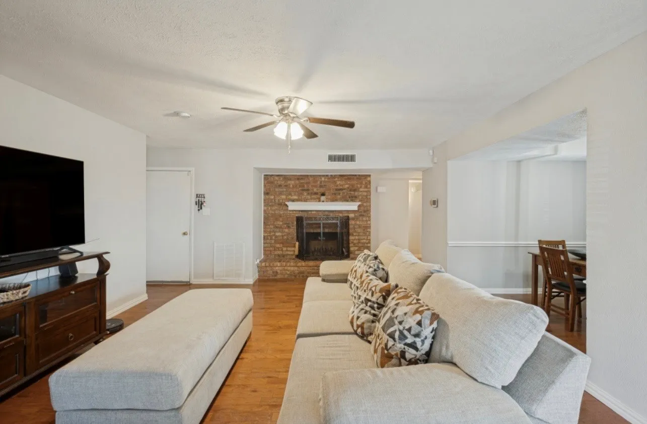 Single Family Residence For Sale in Dallas County , 700 Nora Lane, De Soto, Texas 75115, 3 Bedroom, 2 Bathroom, 2 Garage spaces, 1,733 Sqft, built in 1979, mls#21401705, Real Estate Agent in De Soto, Homes For Sale in Dallas county, Homes For Sale in De Soto, Realtor in De Soto Texas, Real Estate Brokerage Independent Realty Texas, Luminita Cordes Realtor