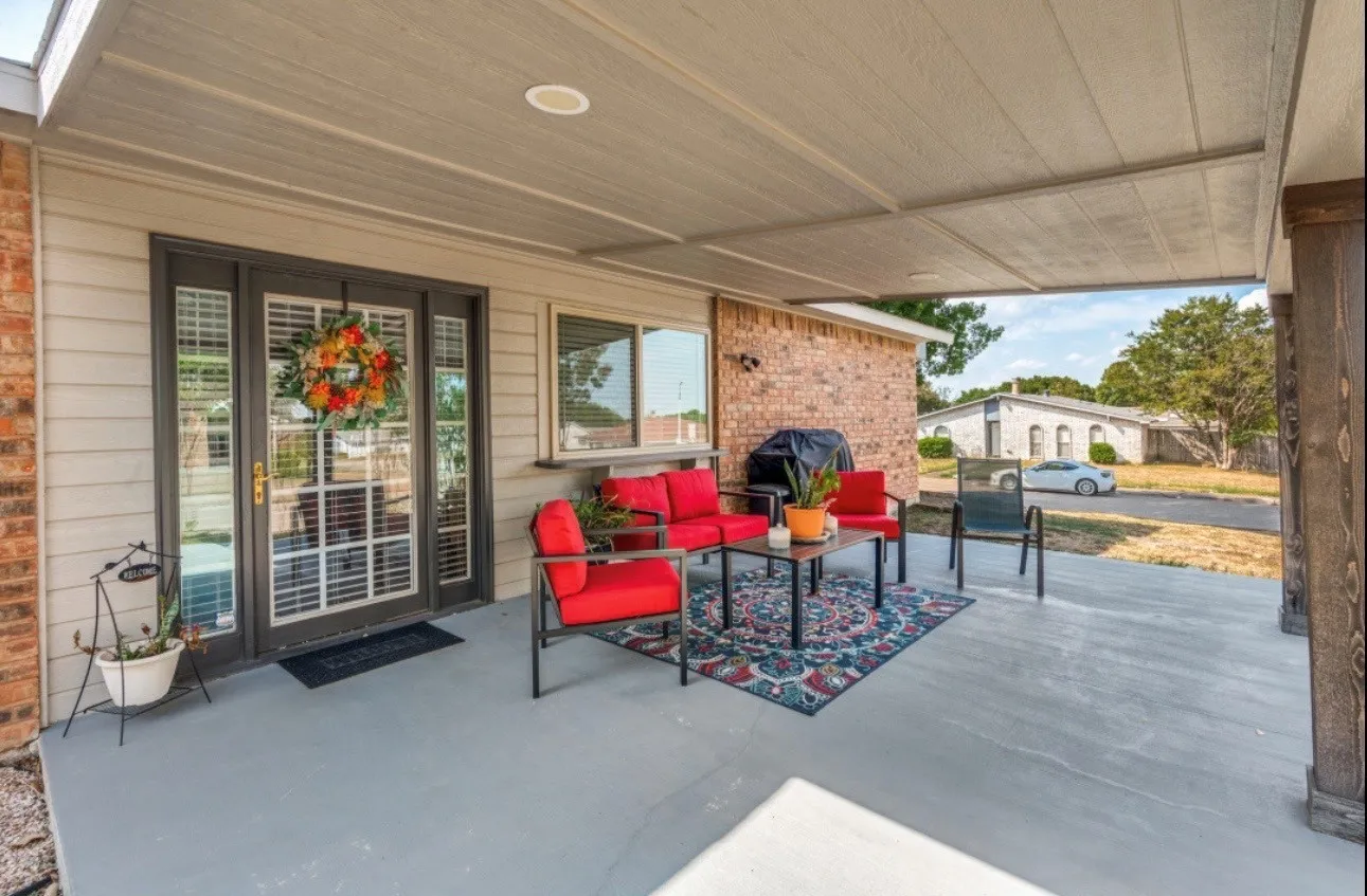 Single Family Residence For Sale in Dallas County , 700 Nora Lane, De Soto, Texas 75115, 3 Bedroom, 2 Bathroom, 2 Garage spaces, 1,733 Sqft, built in 1979, mls#21401705, Real Estate Agent in De Soto, Homes For Sale in Dallas county, Homes For Sale in De Soto, Realtor in De Soto Texas, Real Estate Brokerage Independent Realty Texas, Luminita Cordes Realtor