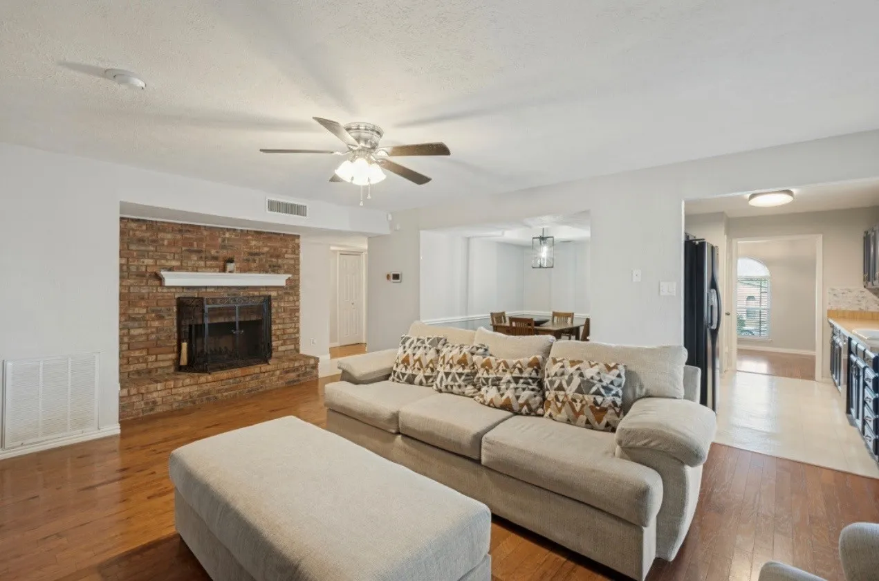 Single Family Residence For Sale in Dallas County , 700 Nora Lane, De Soto, Texas 75115, 3 Bedroom, 2 Bathroom, 2 Garage spaces, 1,733 Sqft, built in 1979, mls#21401705, Real Estate Agent in De Soto, Homes For Sale in Dallas county, Homes For Sale in De Soto, Realtor in De Soto Texas, Real Estate Brokerage Independent Realty Texas, Luminita Cordes Realtor
