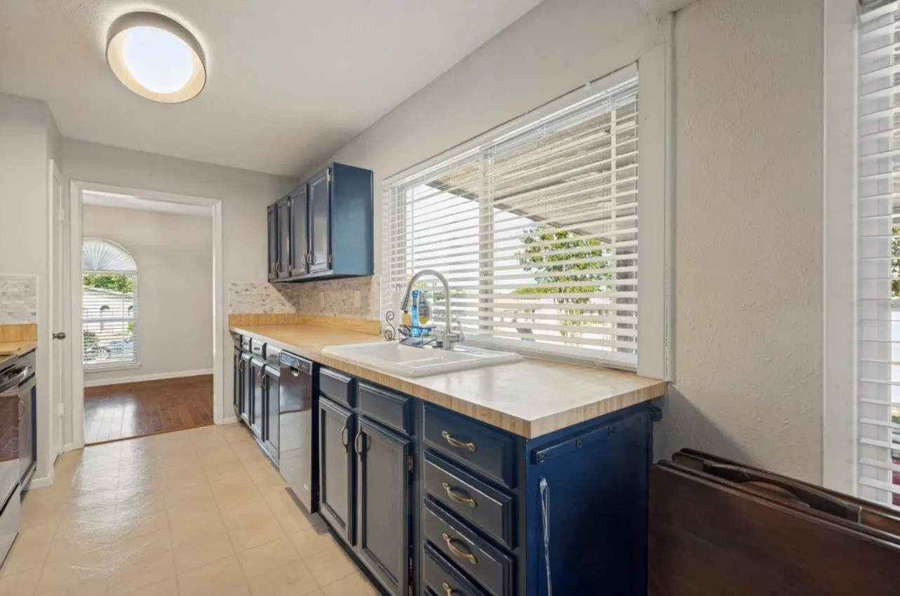 Single Family Residence For Sale in Dallas County , 700 Nora Lane, De Soto, Texas 75115, 3 Bedroom, 2 Bathroom, 2 Garage spaces, 1,733 Sqft, built in 1979, mls#21401705, Real Estate Agent in De Soto, Homes For Sale in Dallas county, Homes For Sale in De Soto, Realtor in De Soto Texas, Real Estate Brokerage Independent Realty Texas, Luminita Cordes Realtor