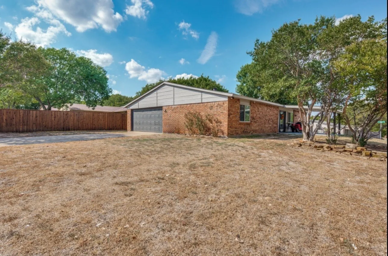 Single Family Residence For Sale in Dallas County , 700 Nora Lane, De Soto, Texas 75115, 3 Bedroom, 2 Bathroom, 2 Garage spaces, 1,733 Sqft, built in 1979, mls#21401705, Real Estate Agent in De Soto, Homes For Sale in Dallas county, Homes For Sale in De Soto, Realtor in De Soto Texas, Real Estate Brokerage Independent Realty Texas, Luminita Cordes Realtor