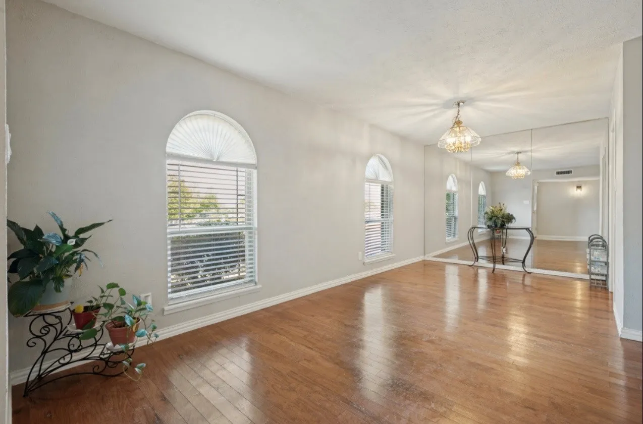 Single Family Residence For Sale in Dallas County , 700 Nora Lane, De Soto, Texas 75115, 3 Bedroom, 2 Bathroom, 2 Garage spaces, 1,733 Sqft, built in 1979, mls#21401705, Real Estate Agent in De Soto, Homes For Sale in Dallas county, Homes For Sale in De Soto, Realtor in De Soto Texas, Real Estate Brokerage Independent Realty Texas, Luminita Cordes Realtor