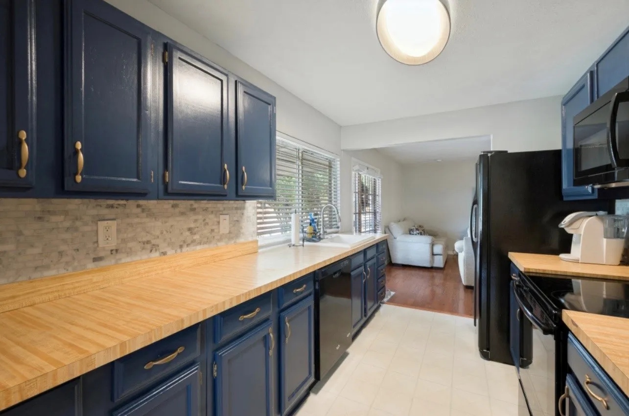 Single Family Residence For Sale in Dallas County , 700 Nora Lane, De Soto, Texas 75115, 3 Bedroom, 2 Bathroom, 2 Garage spaces, 1,733 Sqft, built in 1979, mls#21401705, Real Estate Agent in De Soto, Homes For Sale in Dallas county, Homes For Sale in De Soto, Realtor in De Soto Texas, Real Estate Brokerage Independent Realty Texas, Luminita Cordes Realtor