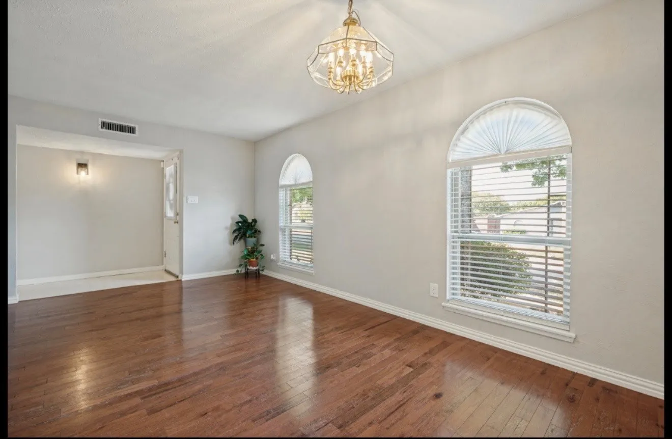 Single Family Residence For Sale in Dallas County , 700 Nora Lane, De Soto, Texas 75115, 3 Bedroom, 2 Bathroom, 2 Garage spaces, 1,733 Sqft, built in 1979, mls#21401705, Real Estate Agent in De Soto, Homes For Sale in Dallas county, Homes For Sale in De Soto, Realtor in De Soto Texas, Real Estate Brokerage Independent Realty Texas, Luminita Cordes Realtor