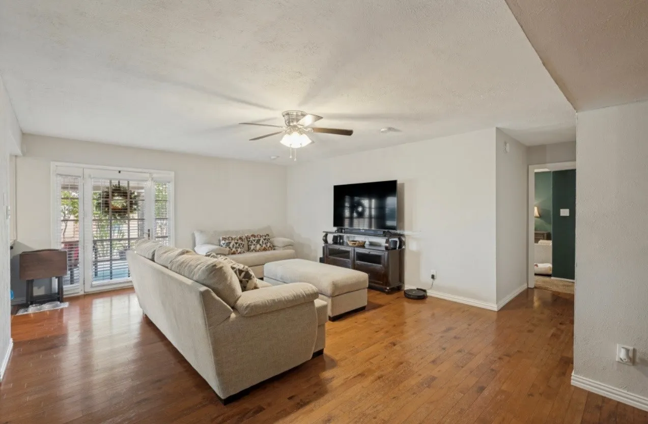 Single Family Residence For Sale in Dallas County , 700 Nora Lane, De Soto, Texas 75115, 3 Bedroom, 2 Bathroom, 2 Garage spaces, 1,733 Sqft, built in 1979, mls#21401705, Real Estate Agent in De Soto, Homes For Sale in Dallas county, Homes For Sale in De Soto, Realtor in De Soto Texas, Real Estate Brokerage Independent Realty Texas, Luminita Cordes Realtor