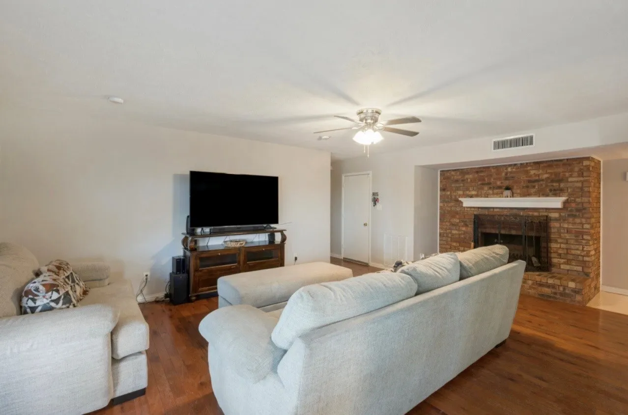 Single Family Residence For Sale in Dallas County , 700 Nora Lane, De Soto, Texas 75115, 3 Bedroom, 2 Bathroom, 2 Garage spaces, 1,733 Sqft, built in 1979, mls#21401705, Real Estate Agent in De Soto, Homes For Sale in Dallas county, Homes For Sale in De Soto, Realtor in De Soto Texas, Real Estate Brokerage Independent Realty Texas, Luminita Cordes Realtor