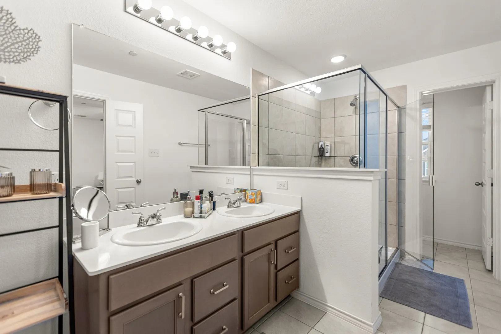 Townhouse For Sale in Dallas County , 3020 Percheron Drive, Mesquite, Texas 75150, 3 Bedroom, 3 Bathroom, 2 Garage spaces, 1,808 Sqft, built in 2024, mls#21406359, Real Estate Agent in Mesquite, Homes For Sale in Dallas county, Homes For Sale in Mesquite, Realtor in Mesquite Texas, Real Estate Brokerage Independent Realty Texas, Luminita Cordes Realtor