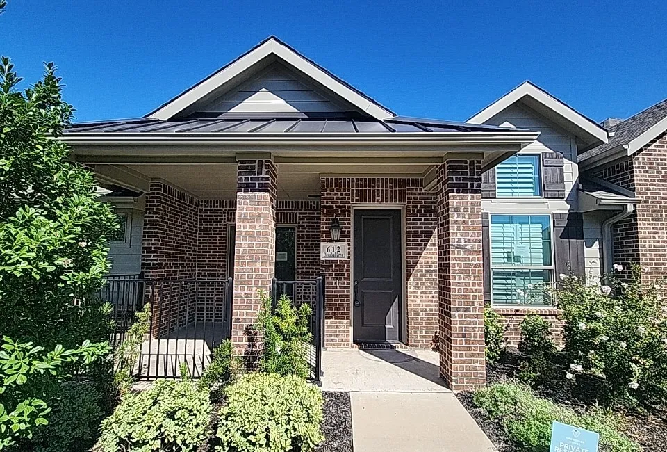 Townhouse For Sale in Collin County , 612 Cloverleaf Drive, Wylie, Texas 75098, 2 Bedroom, 2 Bathroom, 2 Garage spaces, 1,353 Sqft, built in 2021, mls#21406467, Real Estate Agent in Wylie, Homes For Sale in Collin county, Homes For Sale in Wylie, Realtor in Wylie Texas, Real Estate Brokerage Independent Realty Texas, Luminita Cordes Realtor