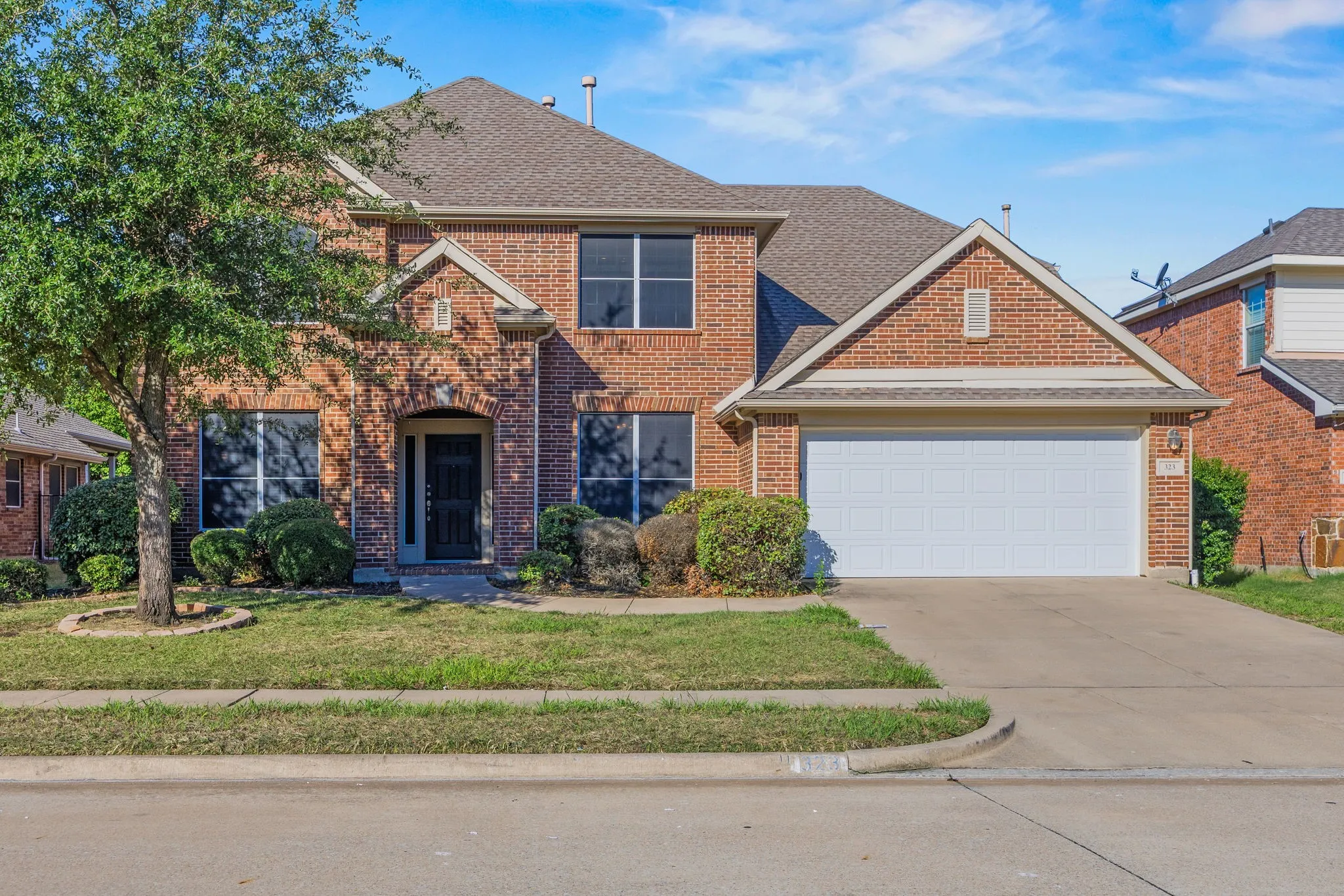 Single Family Residence For Sale in Rockwall County , 323 Deaton Drive, Fate, Texas 75087, 4 Bedroom, 3 Bathroom, 2 Garage spaces, 2,916 Sqft, built in 2007, mls#21391949, Real Estate Agent in Fate, Homes For Sale in Rockwall county, Homes For Sale in Fate, Realtor in Fate Texas, Real Estate Brokerage Independent Realty Texas, Luminita Cordes Realtor