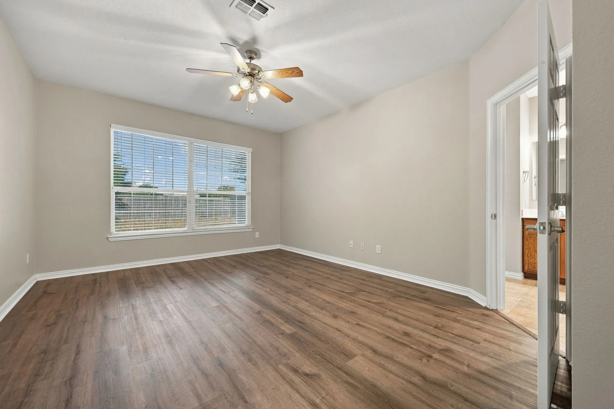 Single Family Residence For Sale in Rockwall County , 323 Deaton Drive, Fate, Texas 75087, 4 Bedroom, 3 Bathroom, 2 Garage spaces, 2,916 Sqft, built in 2007, mls#21391949, Real Estate Agent in Fate, Homes For Sale in Rockwall county, Homes For Sale in Fate, Realtor in Fate Texas, Real Estate Brokerage Independent Realty Texas, Luminita Cordes Realtor