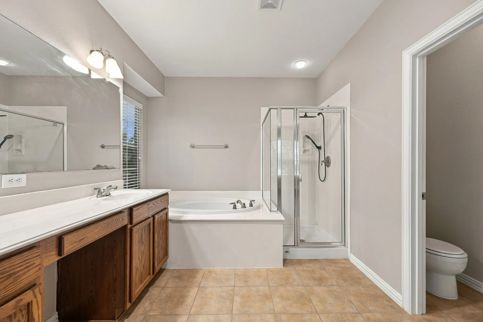 Single Family Residence For Sale in Rockwall County , 323 Deaton Drive, Fate, Texas 75087, 4 Bedroom, 3 Bathroom, 2 Garage spaces, 2,916 Sqft, built in 2007, mls#21391949, Real Estate Agent in Fate, Homes For Sale in Rockwall county, Homes For Sale in Fate, Realtor in Fate Texas, Real Estate Brokerage Independent Realty Texas, Luminita Cordes Realtor