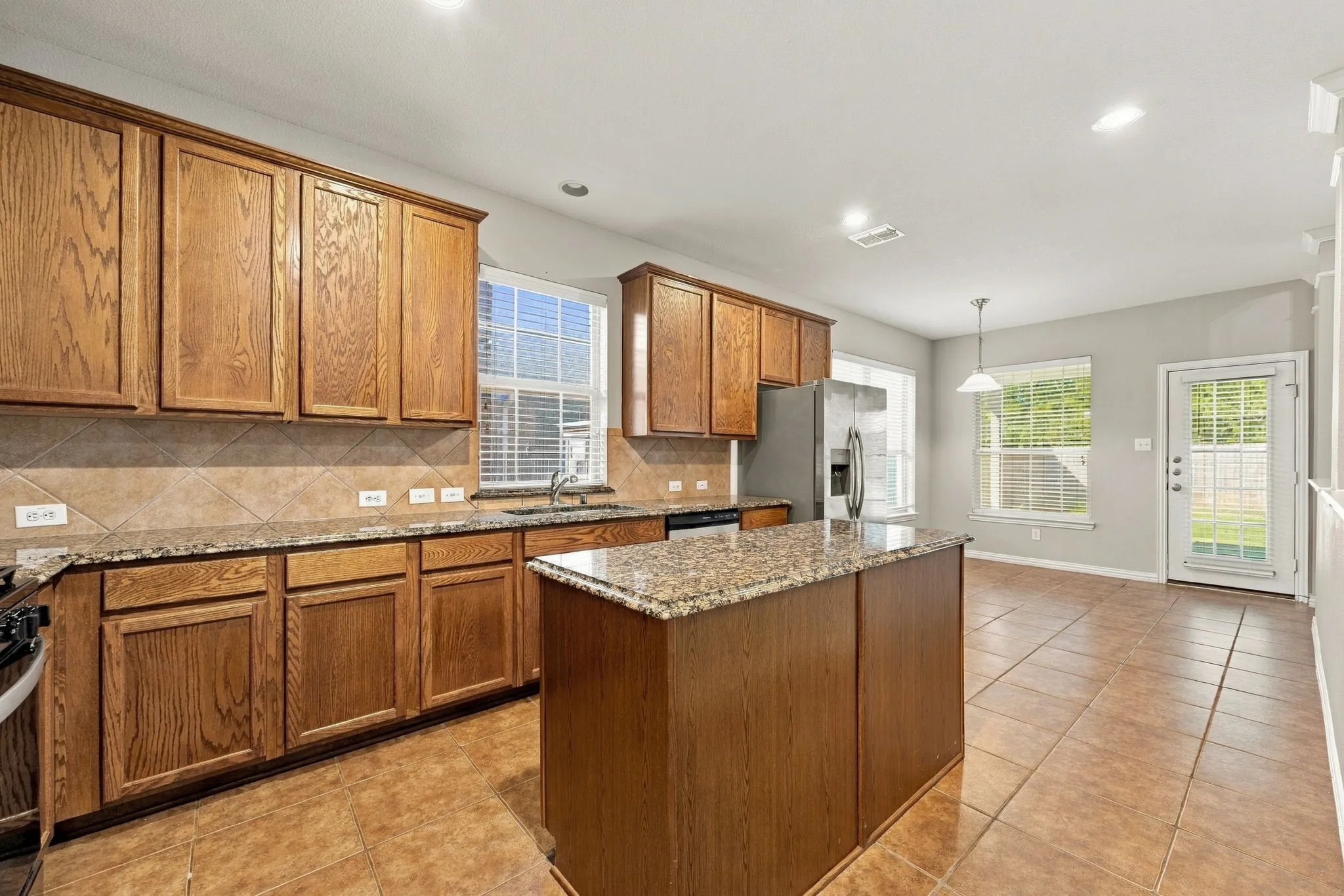 Single Family Residence For Sale in Rockwall County , 323 Deaton Drive, Fate, Texas 75087, 4 Bedroom, 3 Bathroom, 2 Garage spaces, 2,916 Sqft, built in 2007, mls#21391949, Real Estate Agent in Fate, Homes For Sale in Rockwall county, Homes For Sale in Fate, Realtor in Fate Texas, Real Estate Brokerage Independent Realty Texas, Luminita Cordes Realtor