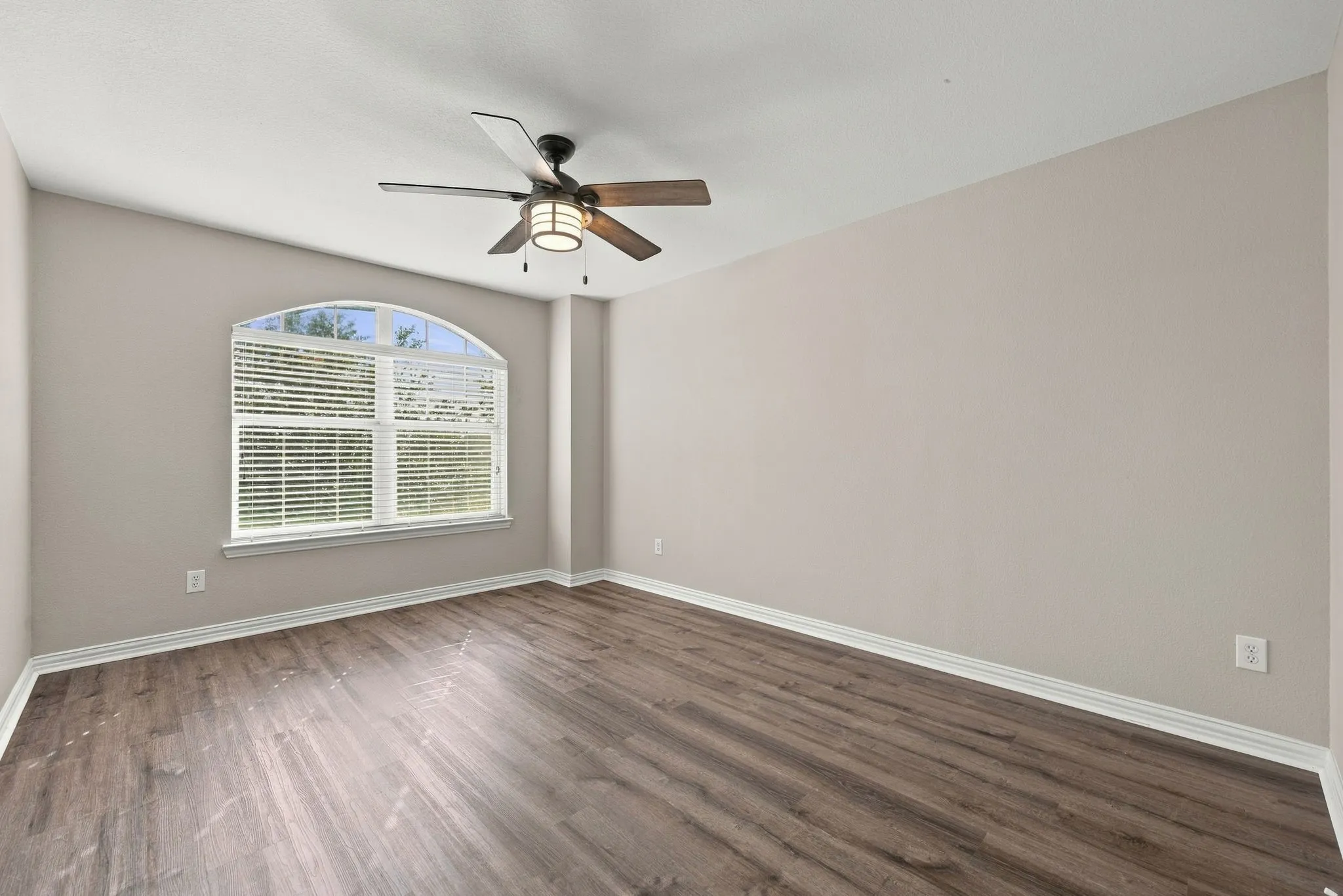 Single Family Residence For Sale in Rockwall County , 323 Deaton Drive, Fate, Texas 75087, 4 Bedroom, 3 Bathroom, 2 Garage spaces, 2,916 Sqft, built in 2007, mls#21391949, Real Estate Agent in Fate, Homes For Sale in Rockwall county, Homes For Sale in Fate, Realtor in Fate Texas, Real Estate Brokerage Independent Realty Texas, Luminita Cordes Realtor