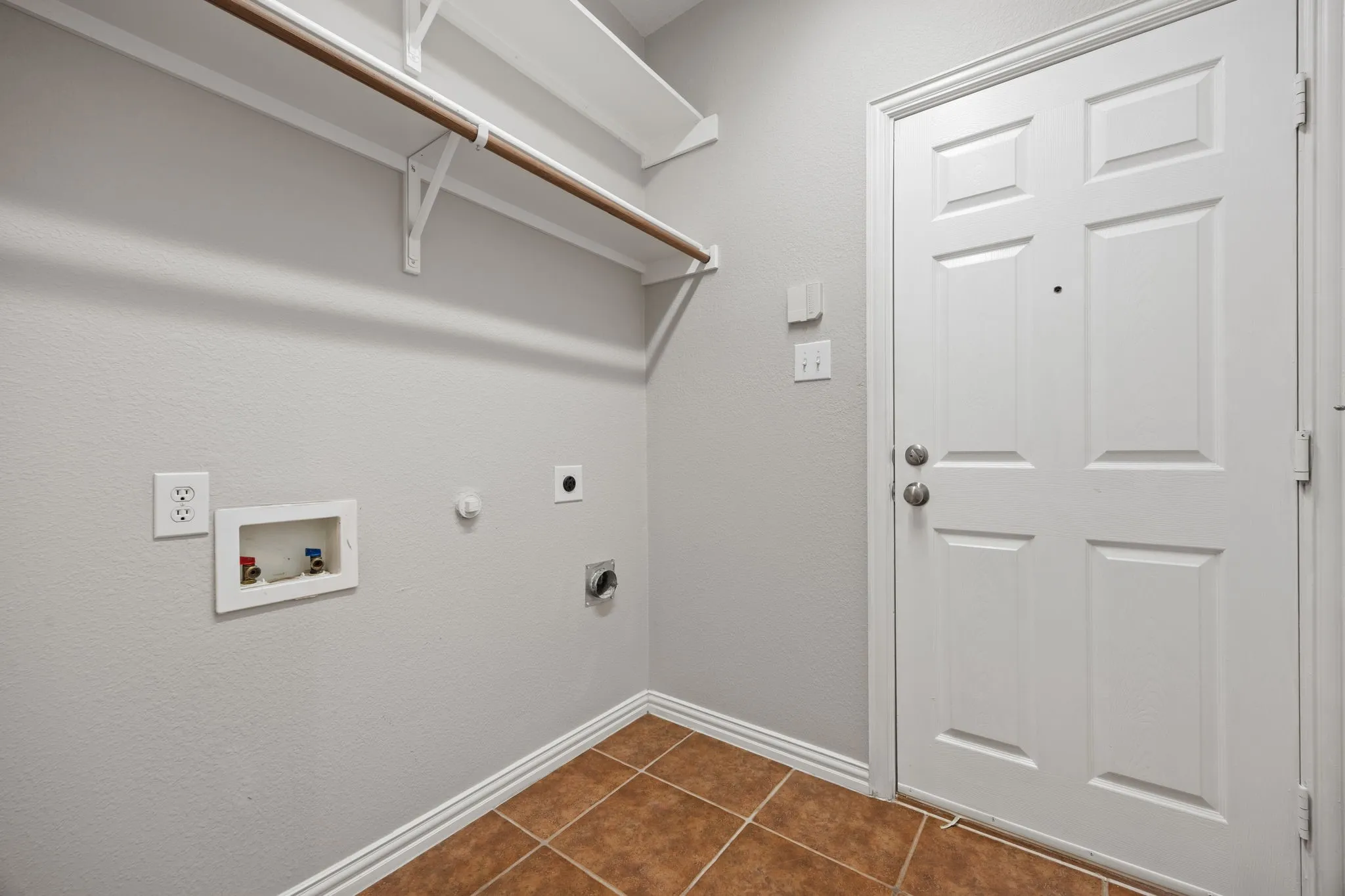 Single Family Residence For Sale in Rockwall County , 323 Deaton Drive, Fate, Texas 75087, 4 Bedroom, 3 Bathroom, 2 Garage spaces, 2,916 Sqft, built in 2007, mls#21391949, Real Estate Agent in Fate, Homes For Sale in Rockwall county, Homes For Sale in Fate, Realtor in Fate Texas, Real Estate Brokerage Independent Realty Texas, Luminita Cordes Realtor