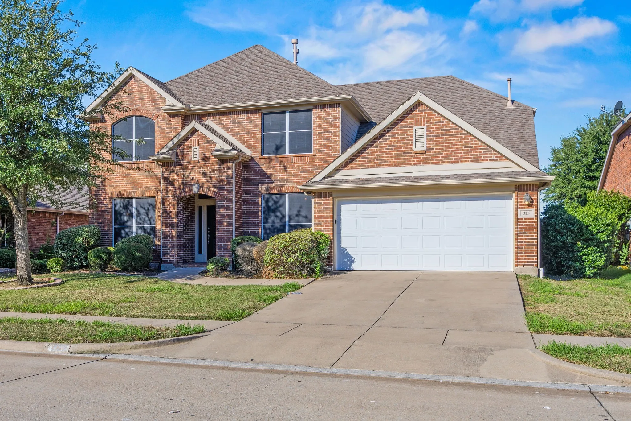Single Family Residence For Sale in Rockwall County , 323 Deaton Drive, Fate, Texas 75087, 4 Bedroom, 3 Bathroom, 2 Garage spaces, 2,916 Sqft, built in 2007, mls#21391949, Real Estate Agent in Fate, Homes For Sale in Rockwall county, Homes For Sale in Fate, Realtor in Fate Texas, Real Estate Brokerage Independent Realty Texas, Luminita Cordes Realtor
