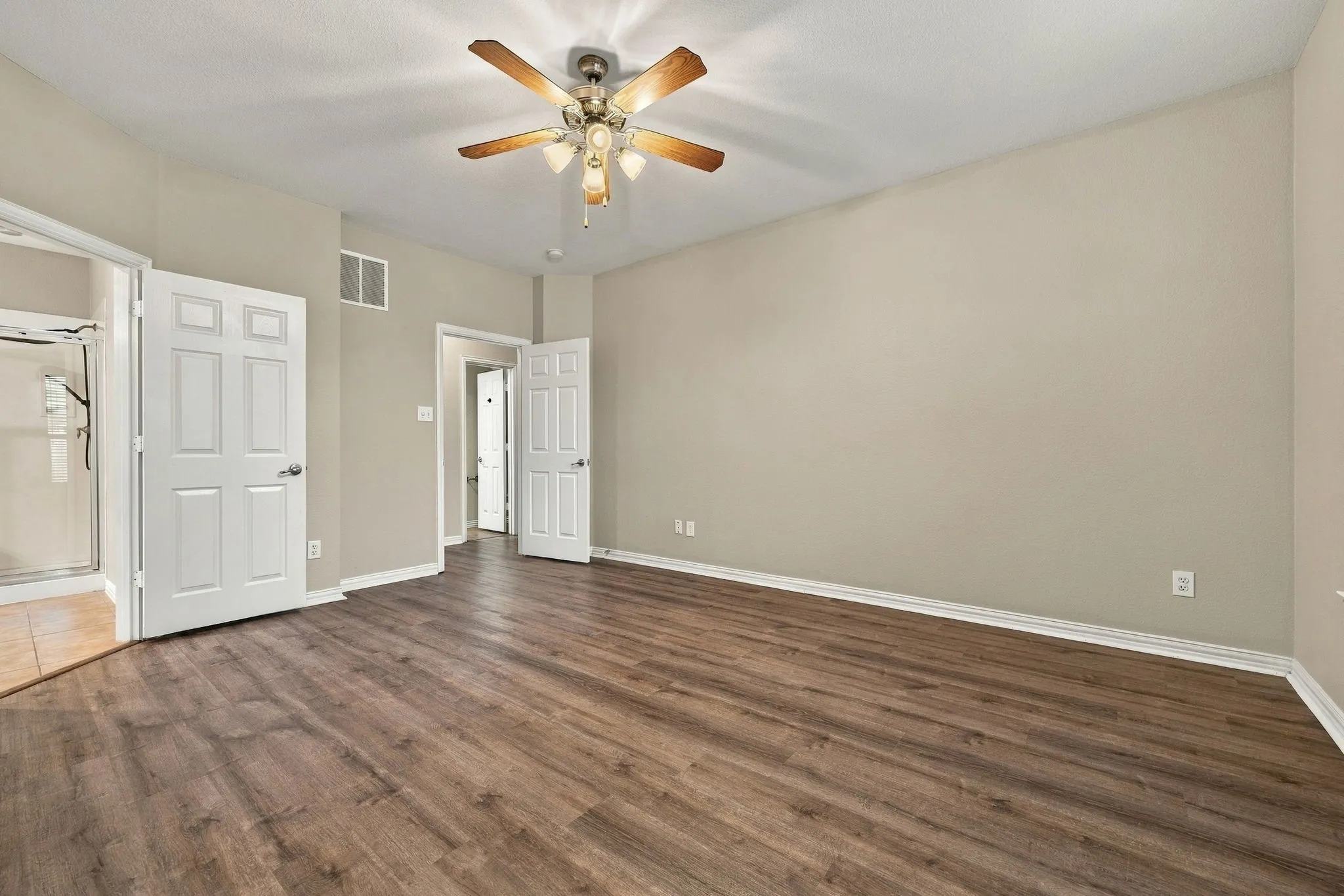 Single Family Residence For Sale in Rockwall County , 323 Deaton Drive, Fate, Texas 75087, 4 Bedroom, 3 Bathroom, 2 Garage spaces, 2,916 Sqft, built in 2007, mls#21391949, Real Estate Agent in Fate, Homes For Sale in Rockwall county, Homes For Sale in Fate, Realtor in Fate Texas, Real Estate Brokerage Independent Realty Texas, Luminita Cordes Realtor