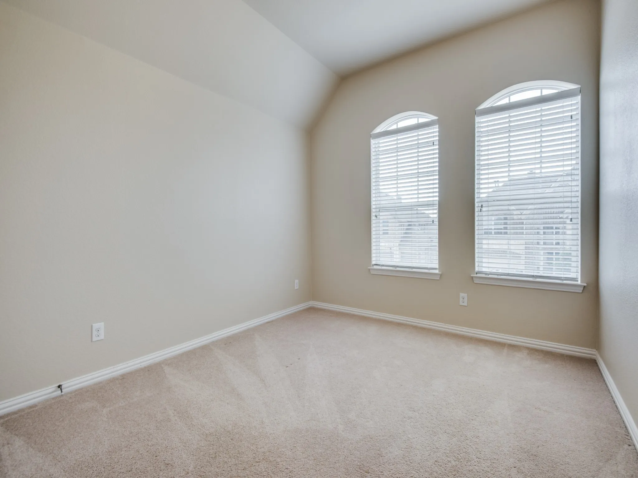 Single Family Residence For Sale in Denton County , 2405 Playa Del Mar Drive, Little Elm, Texas 75068, 5 Bedroom, 3 Bathroom, 3 Garage spaces, 3,176 Sqft, built in 2012, mls#21401014, Real Estate Agent in Little Elm, Homes For Sale in Denton county, Homes For Sale in Little Elm, Realtor in Little Elm Texas, Real Estate Brokerage Independent Realty Texas, Luminita Cordes Realtor