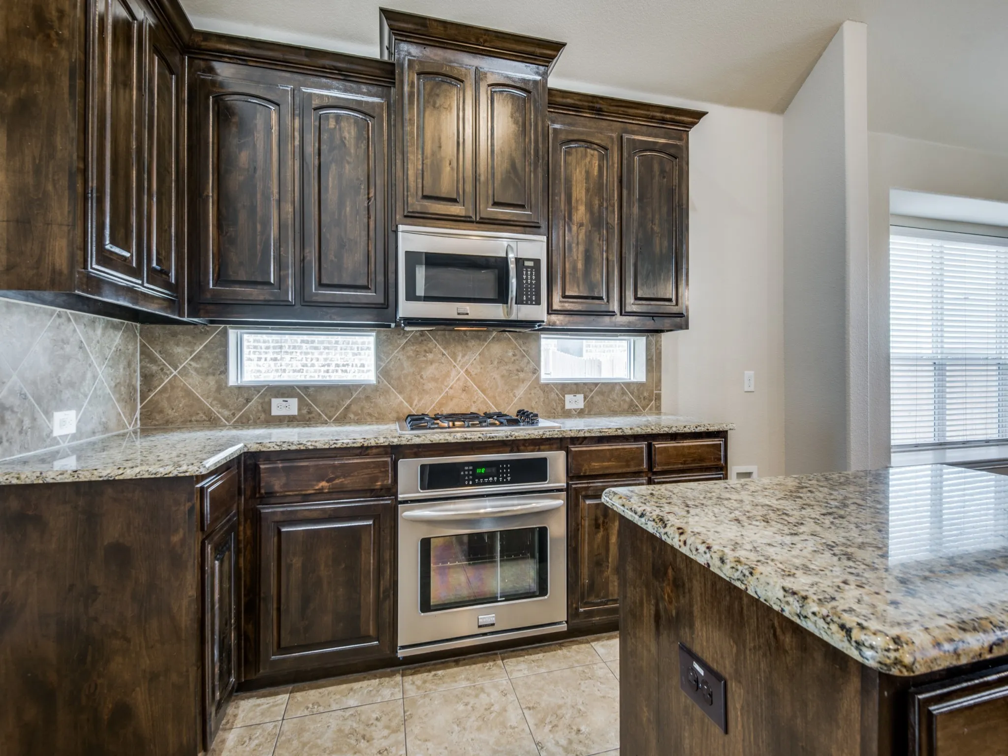 Single Family Residence For Sale in Denton County , 2405 Playa Del Mar Drive, Little Elm, Texas 75068, 5 Bedroom, 3 Bathroom, 3 Garage spaces, 3,176 Sqft, built in 2012, mls#21401014, Real Estate Agent in Little Elm, Homes For Sale in Denton county, Homes For Sale in Little Elm, Realtor in Little Elm Texas, Real Estate Brokerage Independent Realty Texas, Luminita Cordes Realtor