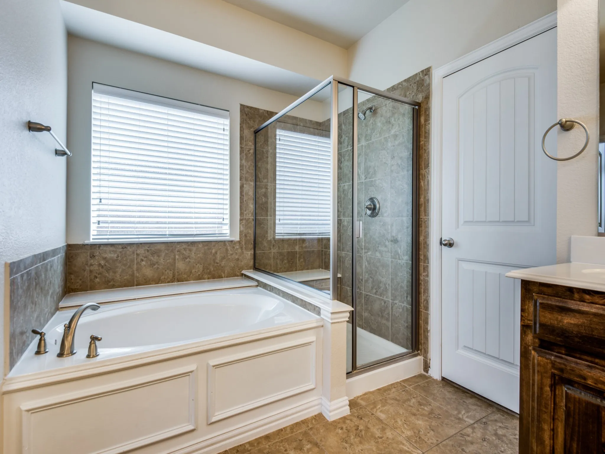 Single Family Residence For Sale in Denton County , 2405 Playa Del Mar Drive, Little Elm, Texas 75068, 5 Bedroom, 3 Bathroom, 3 Garage spaces, 3,176 Sqft, built in 2012, mls#21401014, Real Estate Agent in Little Elm, Homes For Sale in Denton county, Homes For Sale in Little Elm, Realtor in Little Elm Texas, Real Estate Brokerage Independent Realty Texas, Luminita Cordes Realtor