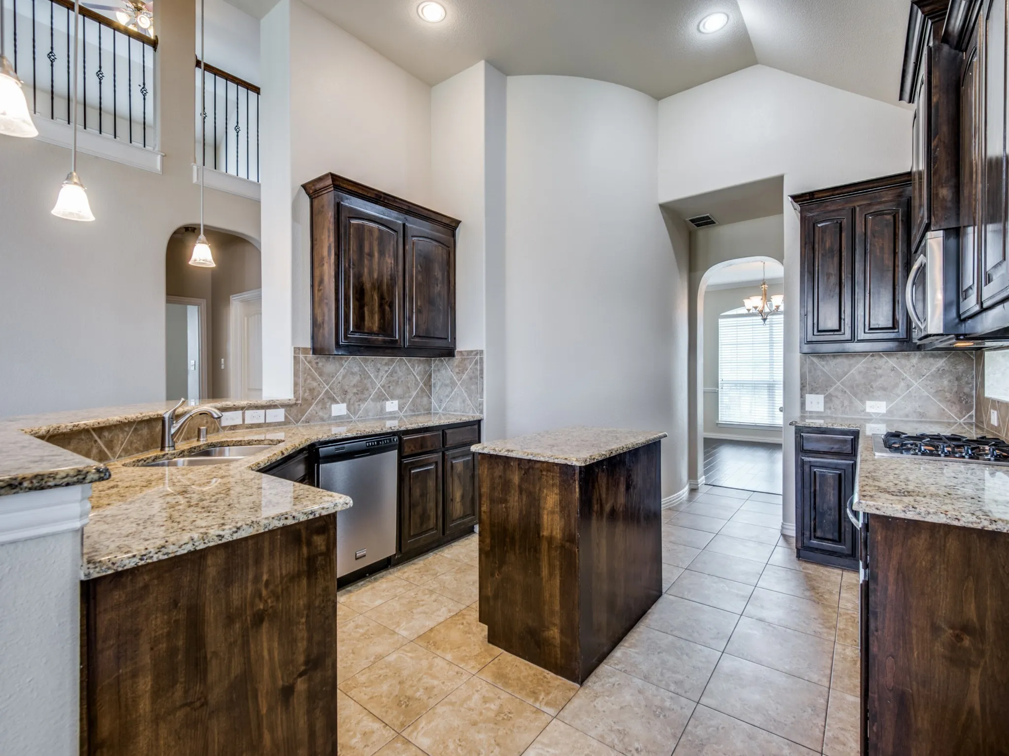 Single Family Residence For Sale in Denton County , 2405 Playa Del Mar Drive, Little Elm, Texas 75068, 5 Bedroom, 3 Bathroom, 3 Garage spaces, 3,176 Sqft, built in 2012, mls#21401014, Real Estate Agent in Little Elm, Homes For Sale in Denton county, Homes For Sale in Little Elm, Realtor in Little Elm Texas, Real Estate Brokerage Independent Realty Texas, Luminita Cordes Realtor
