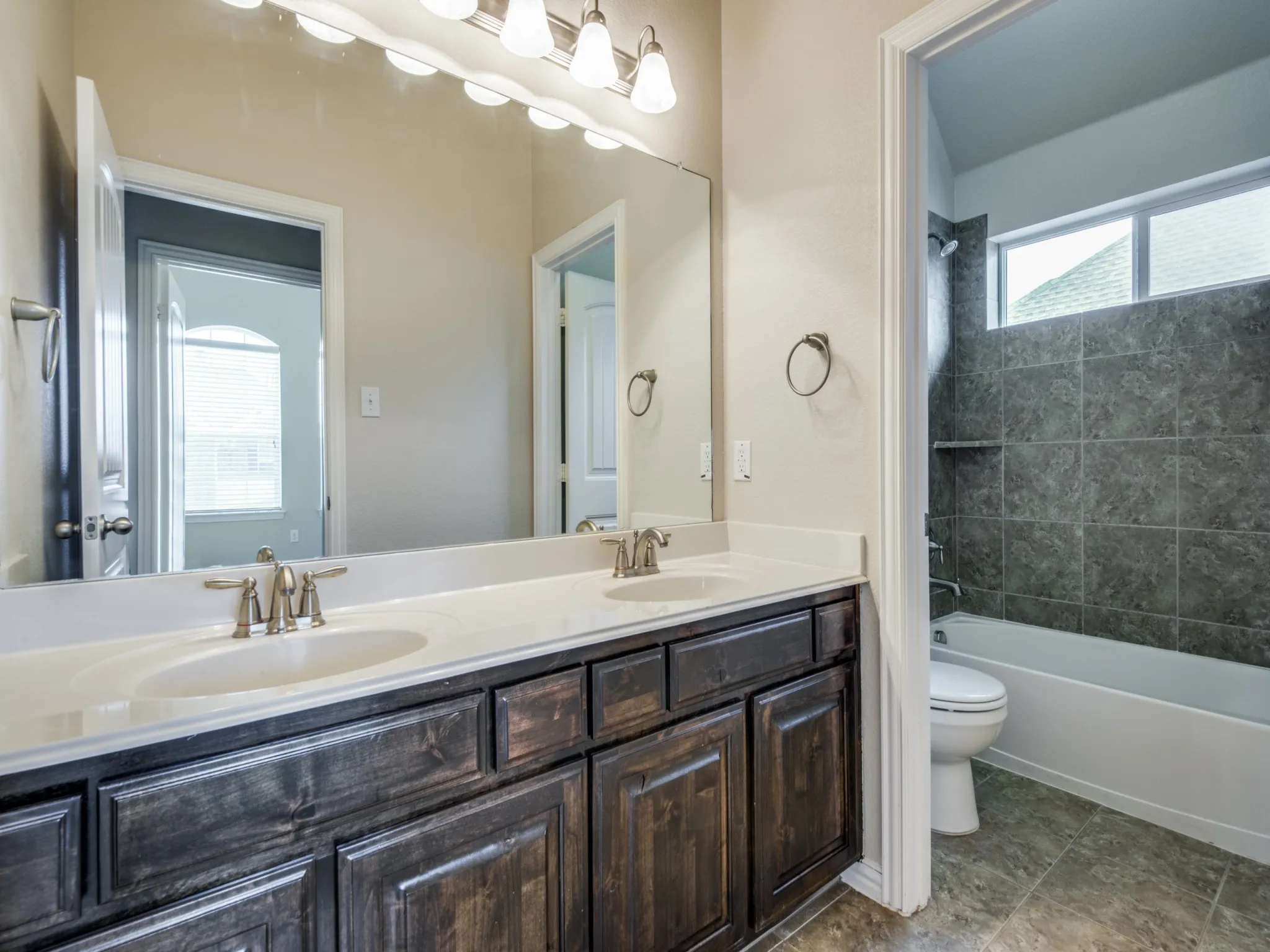 Single Family Residence For Sale in Denton County , 2405 Playa Del Mar Drive, Little Elm, Texas 75068, 5 Bedroom, 3 Bathroom, 3 Garage spaces, 3,176 Sqft, built in 2012, mls#21401014, Real Estate Agent in Little Elm, Homes For Sale in Denton county, Homes For Sale in Little Elm, Realtor in Little Elm Texas, Real Estate Brokerage Independent Realty Texas, Luminita Cordes Realtor