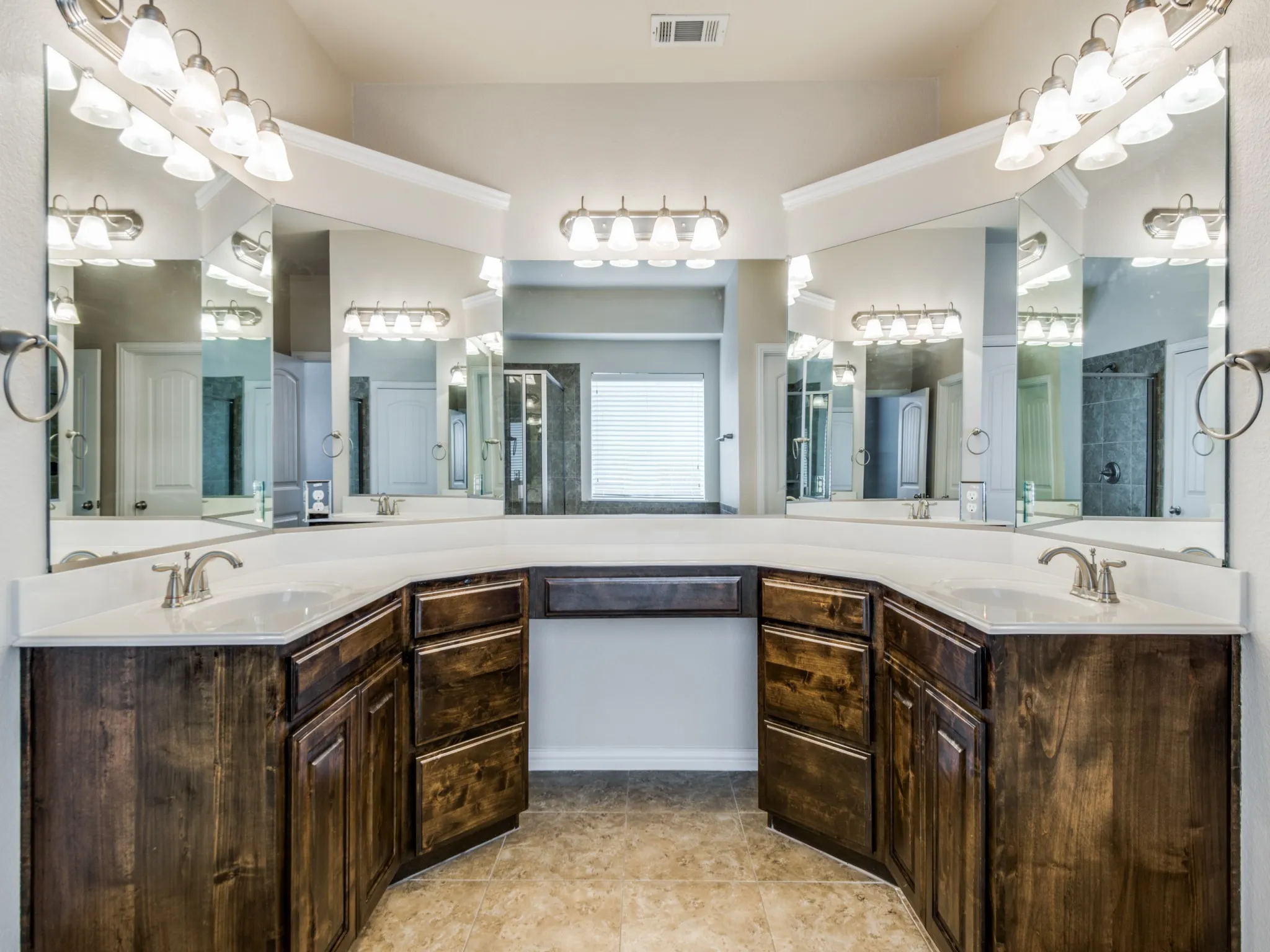 Single Family Residence For Sale in Denton County , 2405 Playa Del Mar Drive, Little Elm, Texas 75068, 5 Bedroom, 3 Bathroom, 3 Garage spaces, 3,176 Sqft, built in 2012, mls#21401014, Real Estate Agent in Little Elm, Homes For Sale in Denton county, Homes For Sale in Little Elm, Realtor in Little Elm Texas, Real Estate Brokerage Independent Realty Texas, Luminita Cordes Realtor