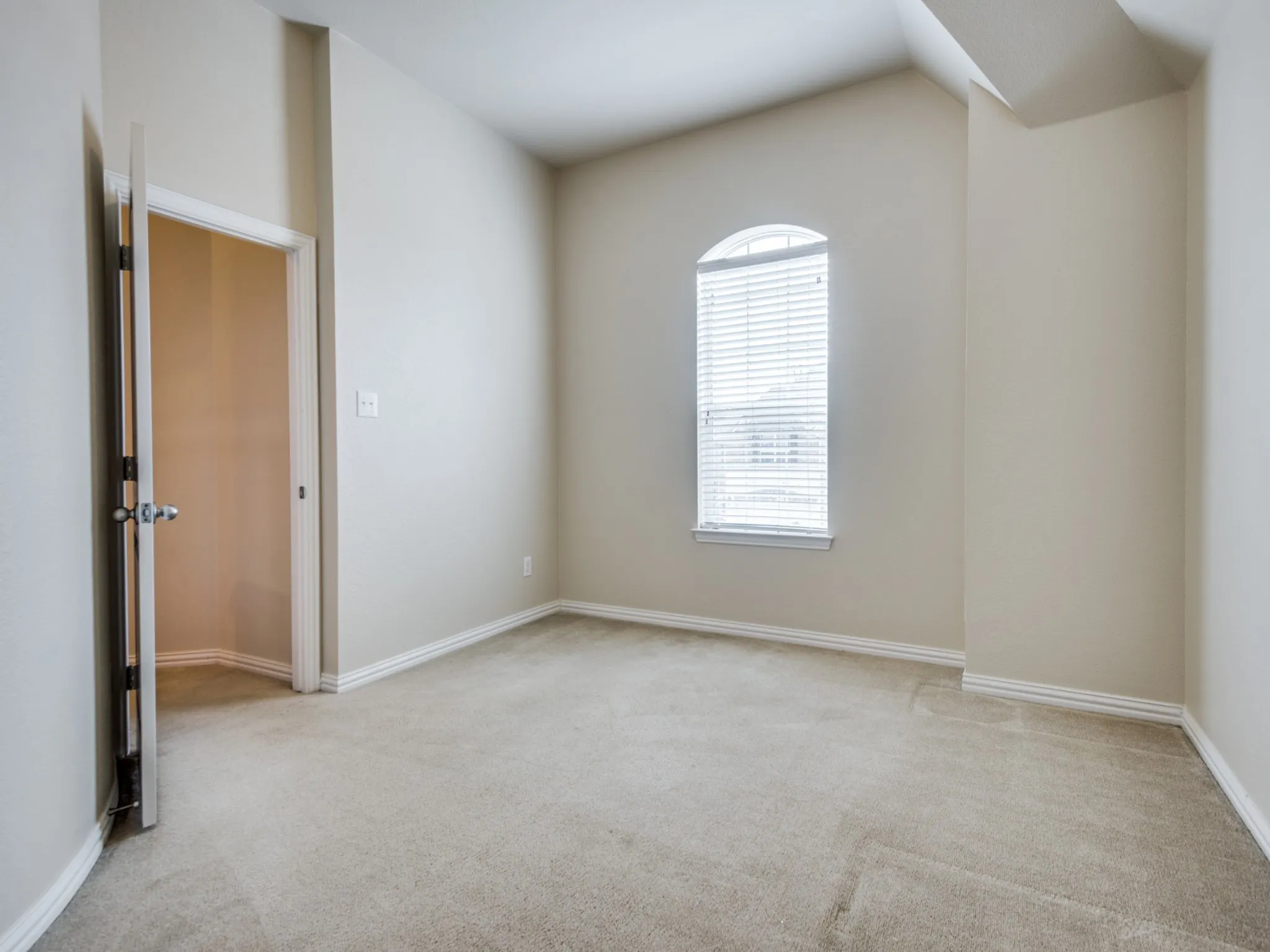 Single Family Residence For Sale in Denton County , 2405 Playa Del Mar Drive, Little Elm, Texas 75068, 5 Bedroom, 3 Bathroom, 3 Garage spaces, 3,176 Sqft, built in 2012, mls#21401014, Real Estate Agent in Little Elm, Homes For Sale in Denton county, Homes For Sale in Little Elm, Realtor in Little Elm Texas, Real Estate Brokerage Independent Realty Texas, Luminita Cordes Realtor