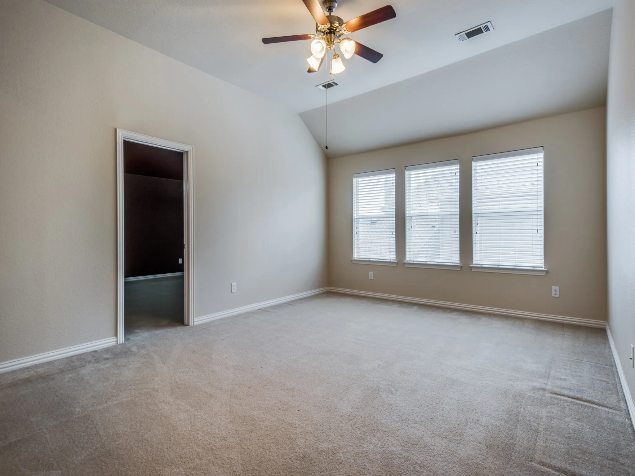 Single Family Residence For Sale in Denton County , 2405 Playa Del Mar Drive, Little Elm, Texas 75068, 5 Bedroom, 3 Bathroom, 3 Garage spaces, 3,176 Sqft, built in 2012, mls#21401014, Real Estate Agent in Little Elm, Homes For Sale in Denton county, Homes For Sale in Little Elm, Realtor in Little Elm Texas, Real Estate Brokerage Independent Realty Texas, Luminita Cordes Realtor
