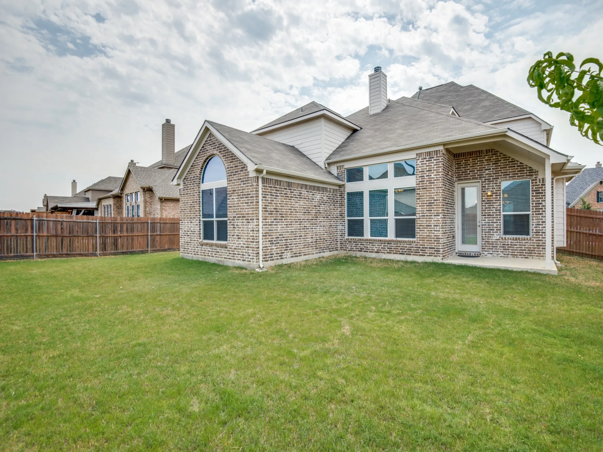 Single Family Residence For Sale in Denton County , 2405 Playa Del Mar Drive, Little Elm, Texas 75068, 5 Bedroom, 3 Bathroom, 3 Garage spaces, 3,176 Sqft, built in 2012, mls#21401014, Real Estate Agent in Little Elm, Homes For Sale in Denton county, Homes For Sale in Little Elm, Realtor in Little Elm Texas, Real Estate Brokerage Independent Realty Texas, Luminita Cordes Realtor