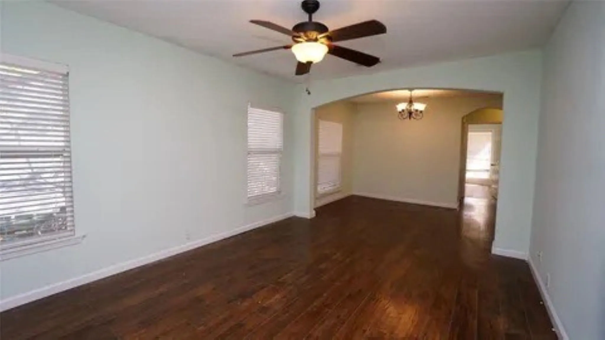 Single Family Residence For Sale in Fannin County , 228 E Boyd Avenue, Bonham, Texas 75418, 3 Bedroom, 2 Bathroom, Garage spaces, 1,128 Sqft, built in 1940, mls#21406469, Real Estate Agent in Bonham, Homes For Sale in Fannin county, Homes For Sale in Bonham, Realtor in Bonham Texas, Real Estate Brokerage Independent Realty Texas, Luminita Cordes Realtor