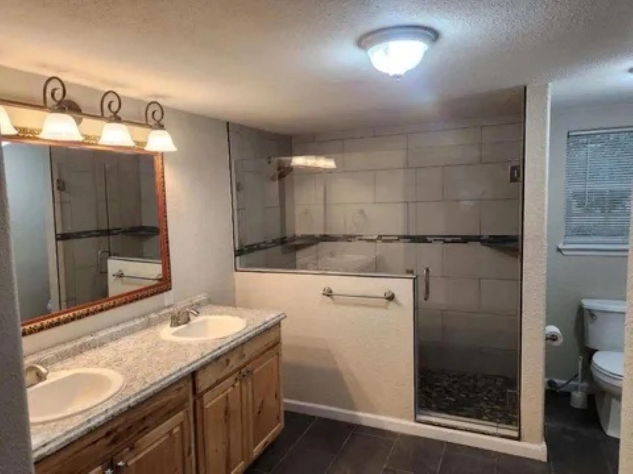 Single Family Residence For Sale in Fannin County , 228 E Boyd Avenue, Bonham, Texas 75418, 3 Bedroom, 2 Bathroom, Garage spaces, 1,128 Sqft, built in 1940, mls#21406469, Real Estate Agent in Bonham, Homes For Sale in Fannin county, Homes For Sale in Bonham, Realtor in Bonham Texas, Real Estate Brokerage Independent Realty Texas, Luminita Cordes Realtor