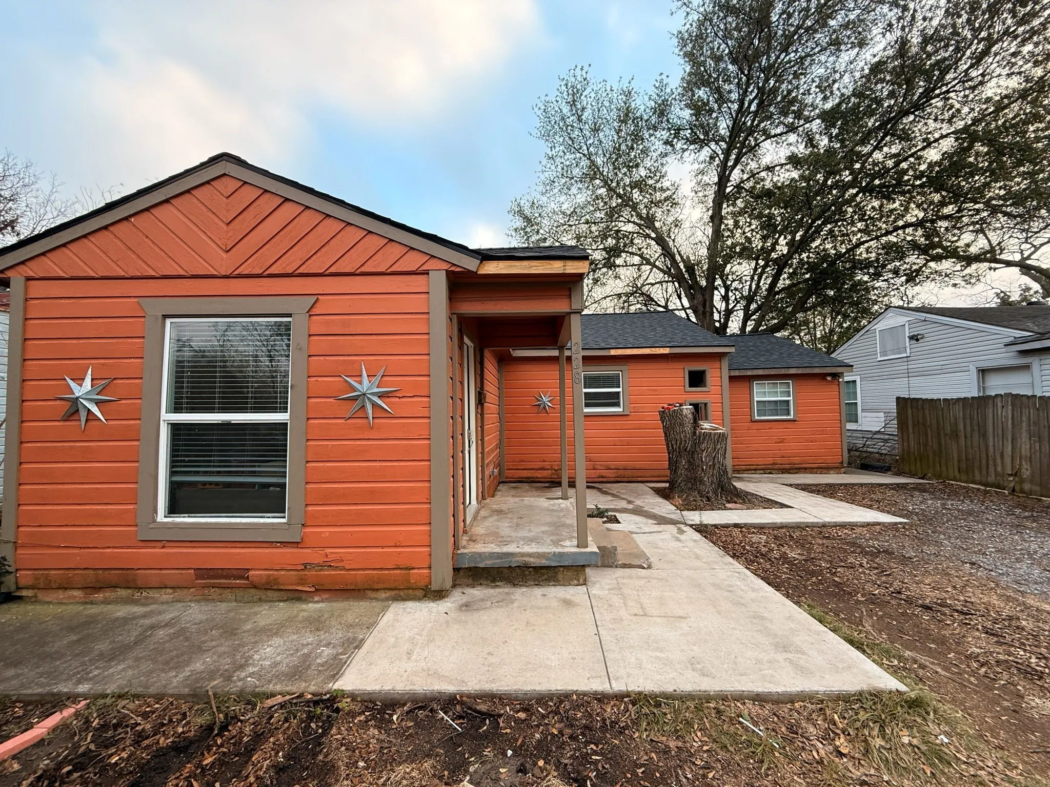 Single Family Residence For Sale in Fannin County , 228 E Boyd Avenue, Bonham, Texas 75418, 3 Bedroom, 2 Bathroom, Garage spaces, 1,128 Sqft, built in 1940, mls#21406469, Real Estate Agent in Bonham, Homes For Sale in Fannin county, Homes For Sale in Bonham, Realtor in Bonham Texas, Real Estate Brokerage Independent Realty Texas, Luminita Cordes Realtor