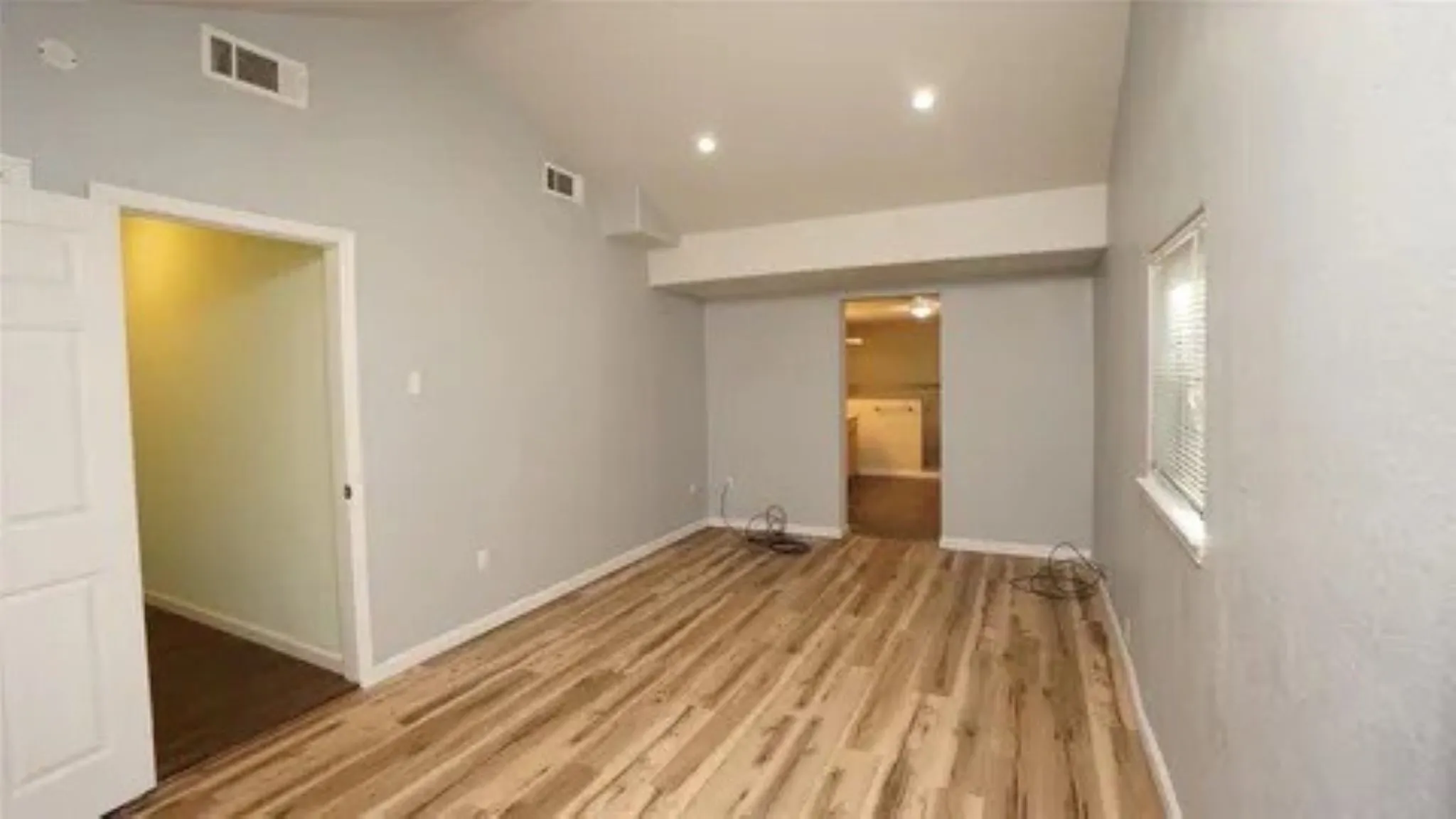 Single Family Residence For Sale in Fannin County , 228 E Boyd Avenue, Bonham, Texas 75418, 3 Bedroom, 2 Bathroom, Garage spaces, 1,128 Sqft, built in 1940, mls#21406469, Real Estate Agent in Bonham, Homes For Sale in Fannin county, Homes For Sale in Bonham, Realtor in Bonham Texas, Real Estate Brokerage Independent Realty Texas, Luminita Cordes Realtor