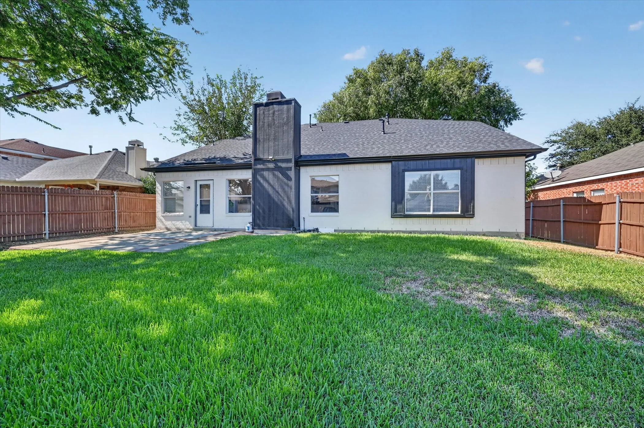 Single Family Residence For Sale in Tarrant County , 1004 Bonanza Drive, Arlington, Texas 76001, 4 Bedroom, 3 Bathroom, 2 Garage spaces, 3,038 Sqft, built in 1996, mls#21406494, Real Estate Agent in Arlington, Homes For Sale in Tarrant county, Homes For Sale in Arlington, Realtor in Arlington Texas, Real Estate Brokerage Independent Realty Texas, Luminita Cordes Realtor