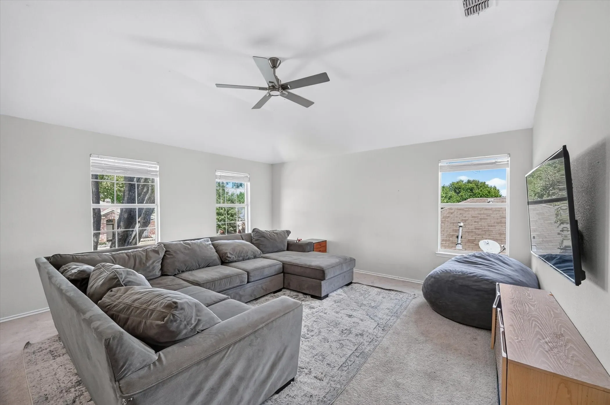 Single Family Residence For Sale in Tarrant County , 1004 Bonanza Drive, Arlington, Texas 76001, 4 Bedroom, 3 Bathroom, 2 Garage spaces, 3,038 Sqft, built in 1996, mls#21406494, Real Estate Agent in Arlington, Homes For Sale in Tarrant county, Homes For Sale in Arlington, Realtor in Arlington Texas, Real Estate Brokerage Independent Realty Texas, Luminita Cordes Realtor
