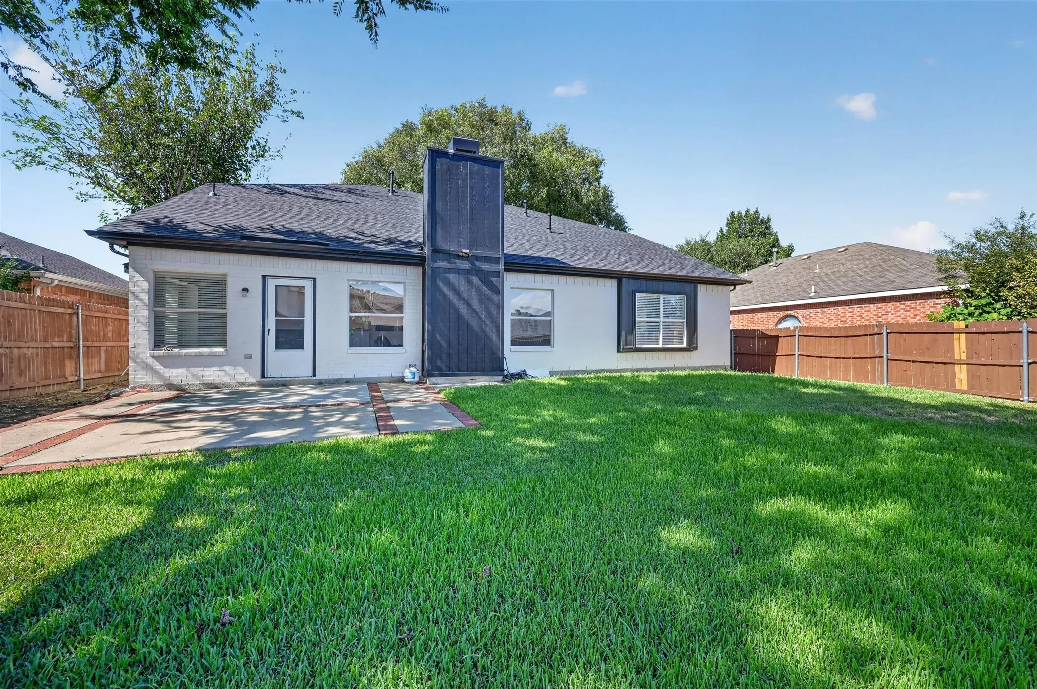 Single Family Residence For Sale in Tarrant County , 1004 Bonanza Drive, Arlington, Texas 76001, 4 Bedroom, 3 Bathroom, 2 Garage spaces, 3,038 Sqft, built in 1996, mls#21406494, Real Estate Agent in Arlington, Homes For Sale in Tarrant county, Homes For Sale in Arlington, Realtor in Arlington Texas, Real Estate Brokerage Independent Realty Texas, Luminita Cordes Realtor