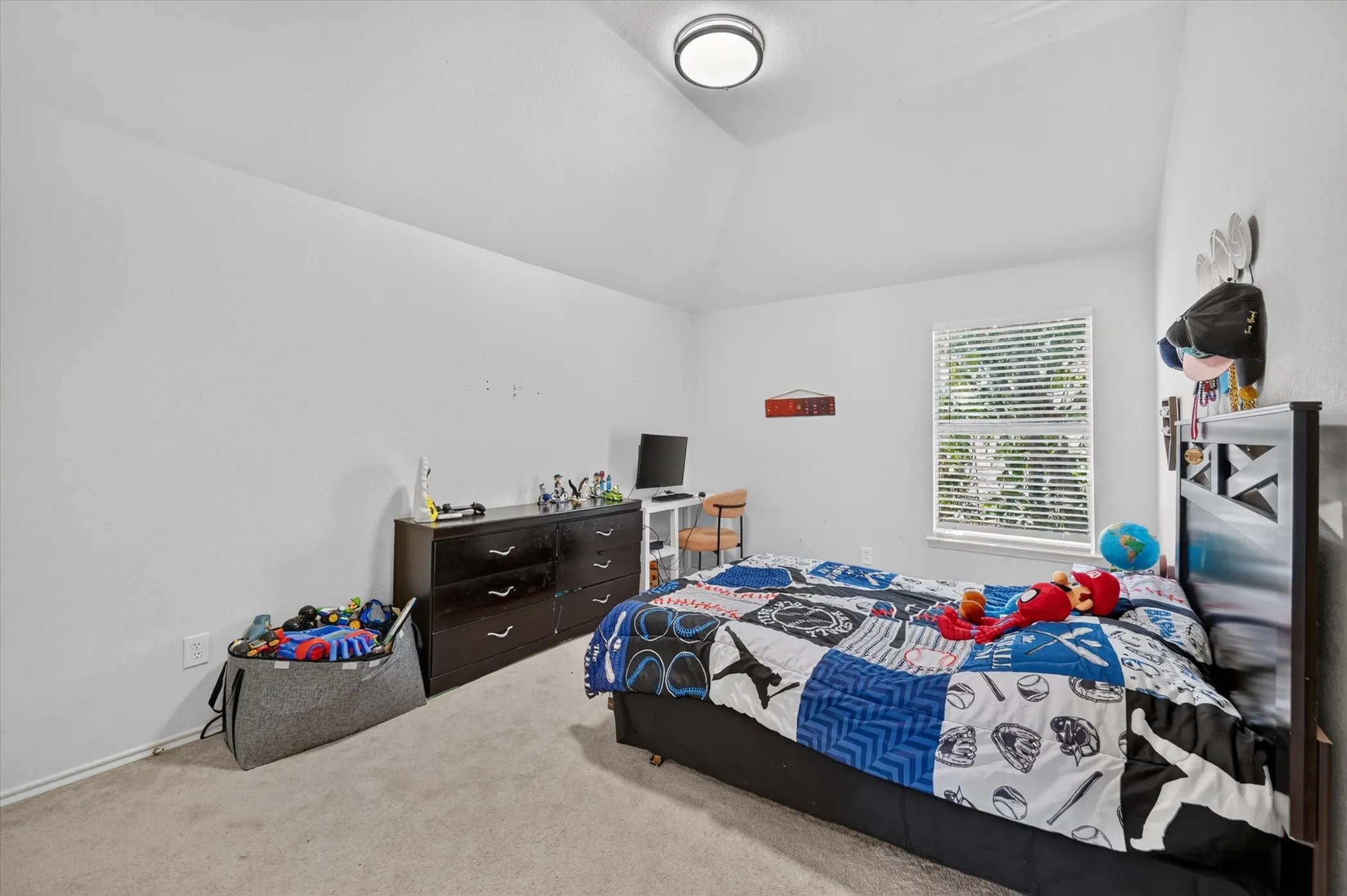 Single Family Residence For Sale in Tarrant County , 1004 Bonanza Drive, Arlington, Texas 76001, 4 Bedroom, 3 Bathroom, 2 Garage spaces, 3,038 Sqft, built in 1996, mls#21406494, Real Estate Agent in Arlington, Homes For Sale in Tarrant county, Homes For Sale in Arlington, Realtor in Arlington Texas, Real Estate Brokerage Independent Realty Texas, Luminita Cordes Realtor