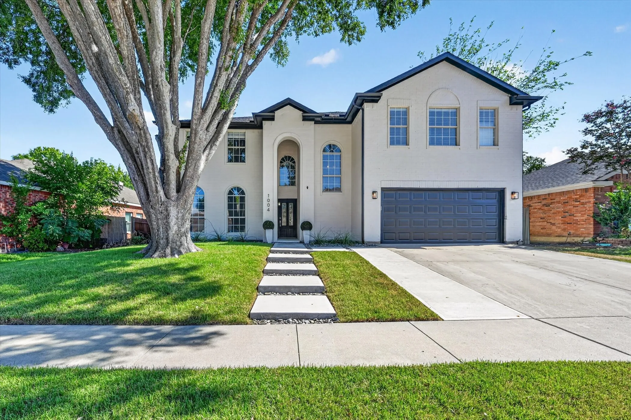 Single Family Residence For Sale in Tarrant County , 1004 Bonanza Drive, Arlington, Texas 76001, 4 Bedroom, 3 Bathroom, 2 Garage spaces, 3,038 Sqft, built in 1996, mls#21406494, Real Estate Agent in Arlington, Homes For Sale in Tarrant county, Homes For Sale in Arlington, Realtor in Arlington Texas, Real Estate Brokerage Independent Realty Texas, Luminita Cordes Realtor