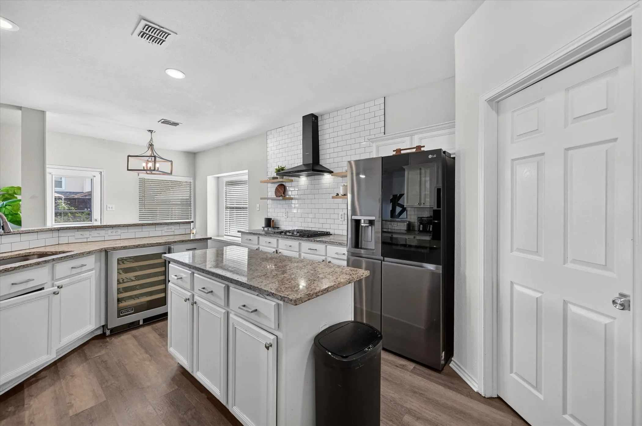 Single Family Residence For Sale in Tarrant County , 1004 Bonanza Drive, Arlington, Texas 76001, 4 Bedroom, 3 Bathroom, 2 Garage spaces, 3,038 Sqft, built in 1996, mls#21406494, Real Estate Agent in Arlington, Homes For Sale in Tarrant county, Homes For Sale in Arlington, Realtor in Arlington Texas, Real Estate Brokerage Independent Realty Texas, Luminita Cordes Realtor