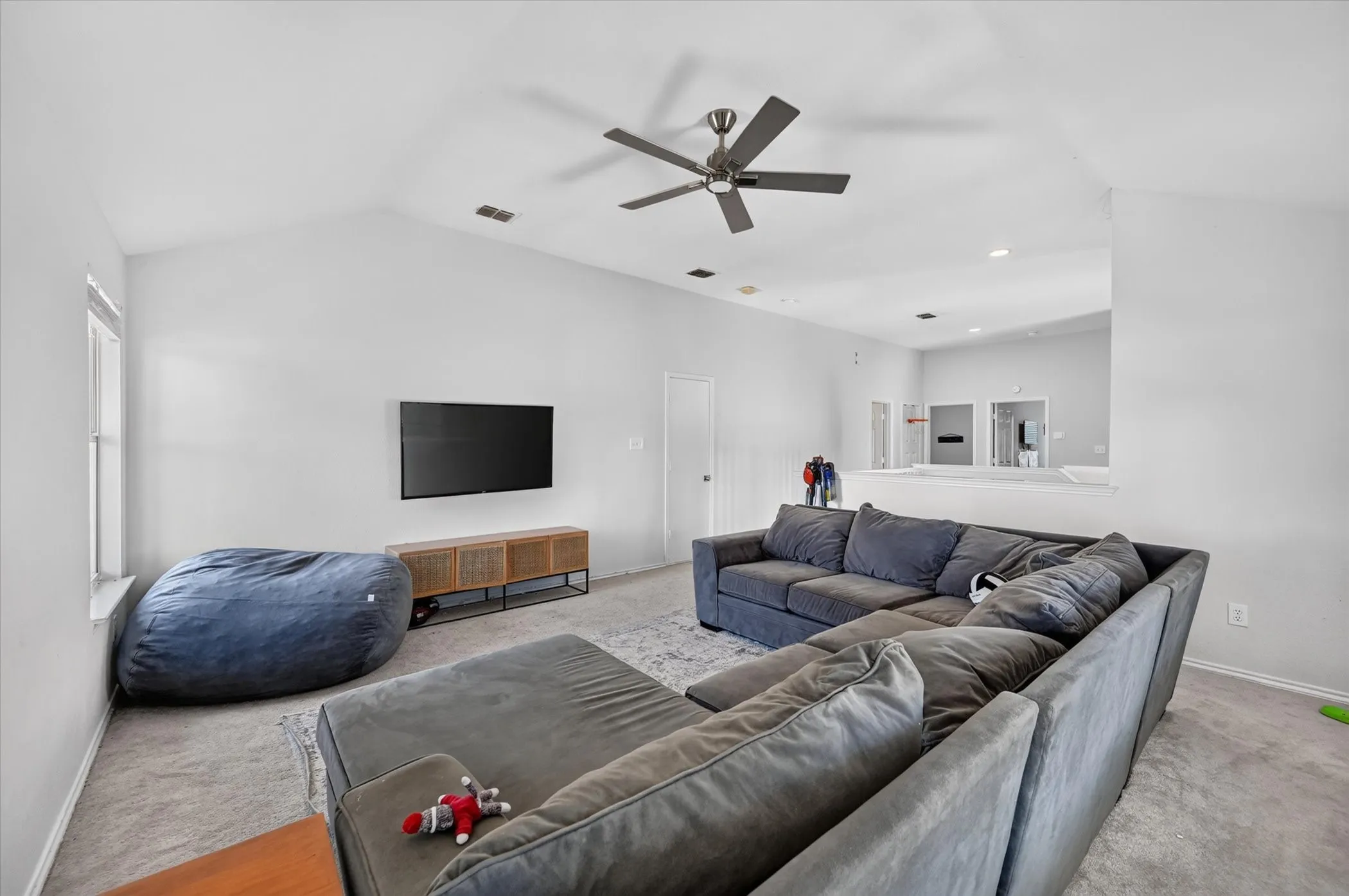 Single Family Residence For Sale in Tarrant County , 1004 Bonanza Drive, Arlington, Texas 76001, 4 Bedroom, 3 Bathroom, 2 Garage spaces, 3,038 Sqft, built in 1996, mls#21406494, Real Estate Agent in Arlington, Homes For Sale in Tarrant county, Homes For Sale in Arlington, Realtor in Arlington Texas, Real Estate Brokerage Independent Realty Texas, Luminita Cordes Realtor