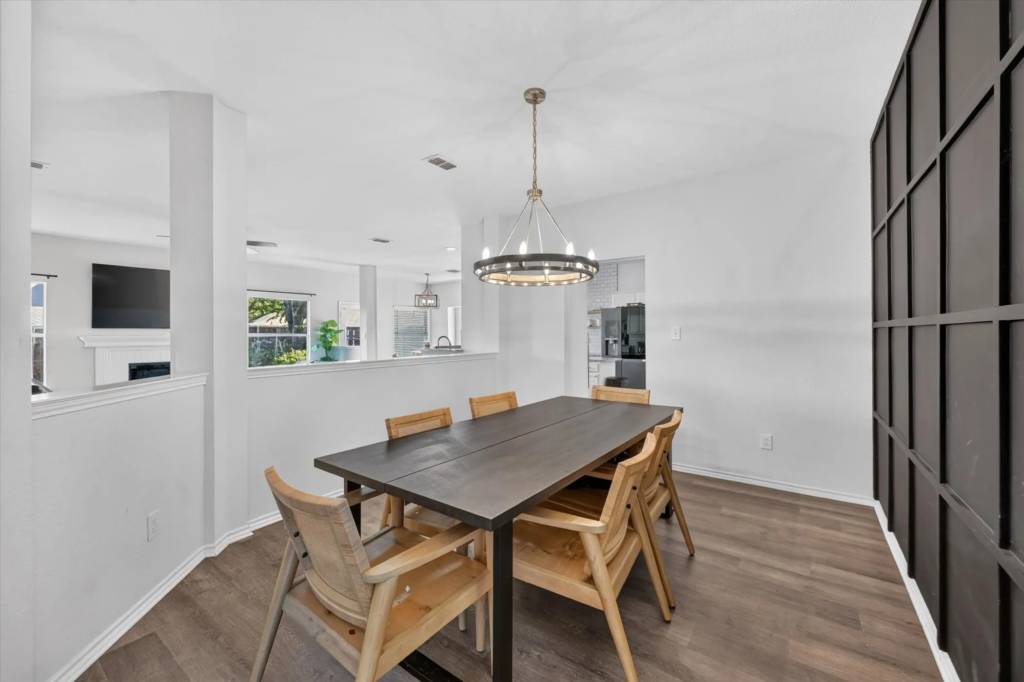 Single Family Residence For Sale in Tarrant County , 1004 Bonanza Drive, Arlington, Texas 76001, 4 Bedroom, 3 Bathroom, 2 Garage spaces, 3,038 Sqft, built in 1996, mls#21406494, Real Estate Agent in Arlington, Homes For Sale in Tarrant county, Homes For Sale in Arlington, Realtor in Arlington Texas, Real Estate Brokerage Independent Realty Texas, Luminita Cordes Realtor