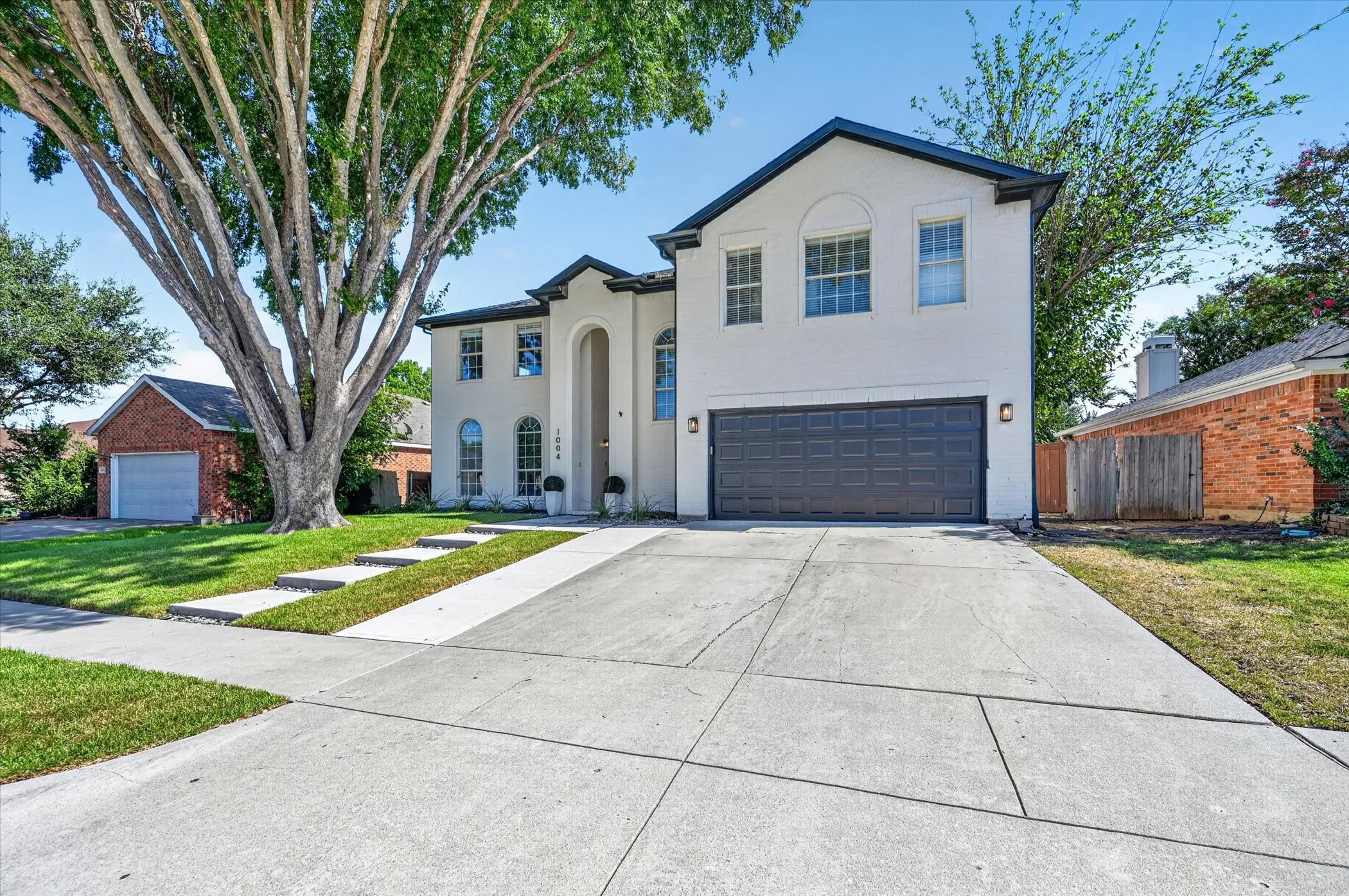Single Family Residence For Sale in Tarrant County , 1004 Bonanza Drive, Arlington, Texas 76001, 4 Bedroom, 3 Bathroom, 2 Garage spaces, 3,038 Sqft, built in 1996, mls#21406494, Real Estate Agent in Arlington, Homes For Sale in Tarrant county, Homes For Sale in Arlington, Realtor in Arlington Texas, Real Estate Brokerage Independent Realty Texas, Luminita Cordes Realtor