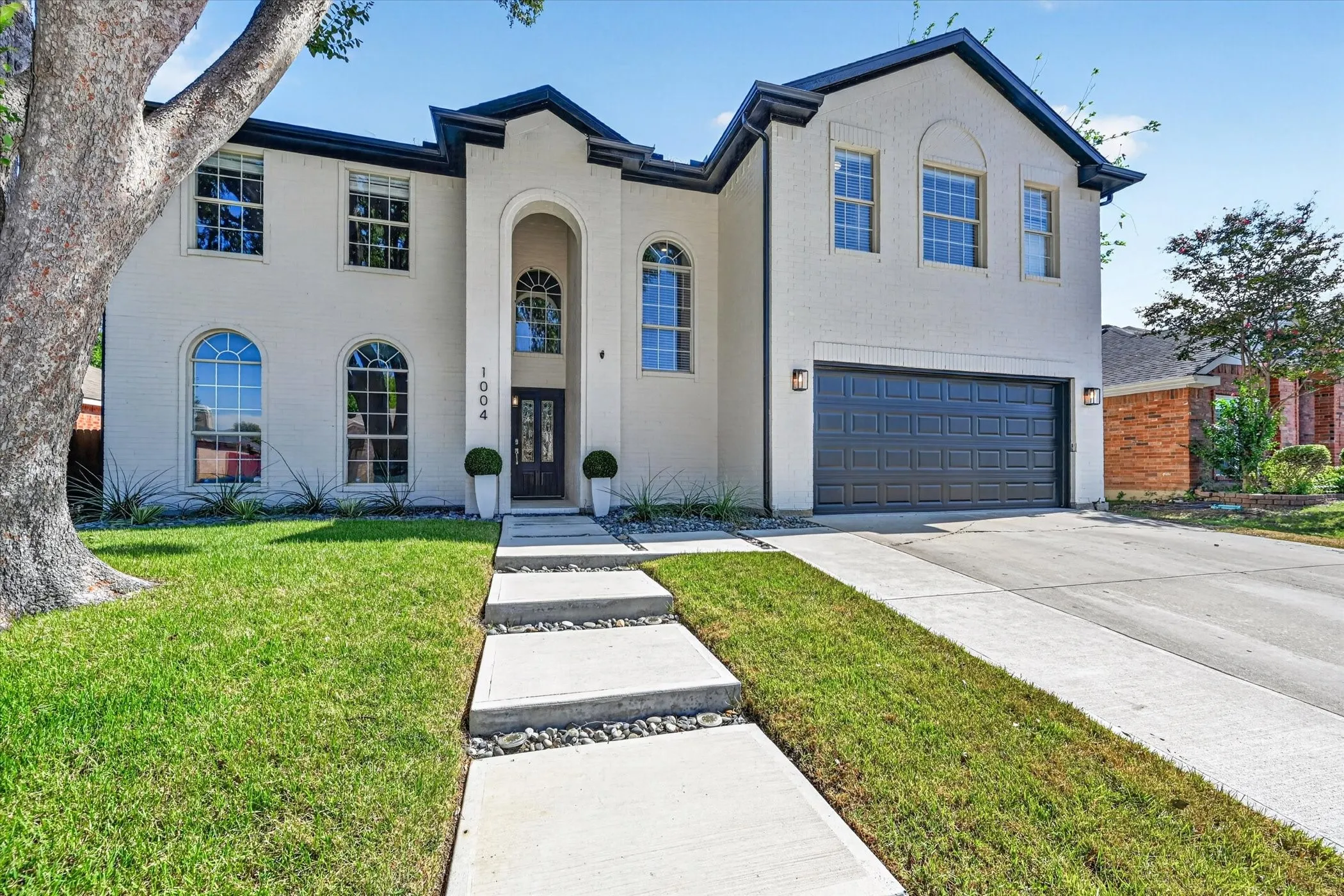 Single Family Residence For Sale in Tarrant County , 1004 Bonanza Drive, Arlington, Texas 76001, 4 Bedroom, 3 Bathroom, 2 Garage spaces, 3,038 Sqft, built in 1996, mls#21406494, Real Estate Agent in Arlington, Homes For Sale in Tarrant county, Homes For Sale in Arlington, Realtor in Arlington Texas, Real Estate Brokerage Independent Realty Texas, Luminita Cordes Realtor