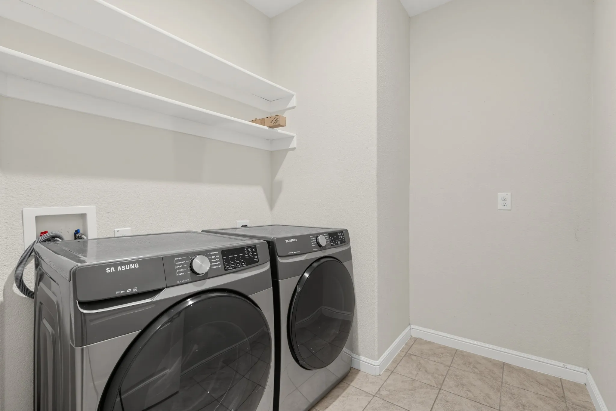 Single Family Residence For Sale in Tarrant County , 5100 Sugarcane Lane, Fort Worth, Texas 76179, 4 Bedroom, 2 Bathroom, 2 Garage spaces, 1,802 Sqft, built in 2019, mls#21404394, Real Estate Agent in Fort Worth, Homes For Sale in Tarrant county, Homes For Sale in Fort Worth, Realtor in Fort Worth Texas, Real Estate Brokerage Independent Realty Texas, Luminita Cordes Realtor