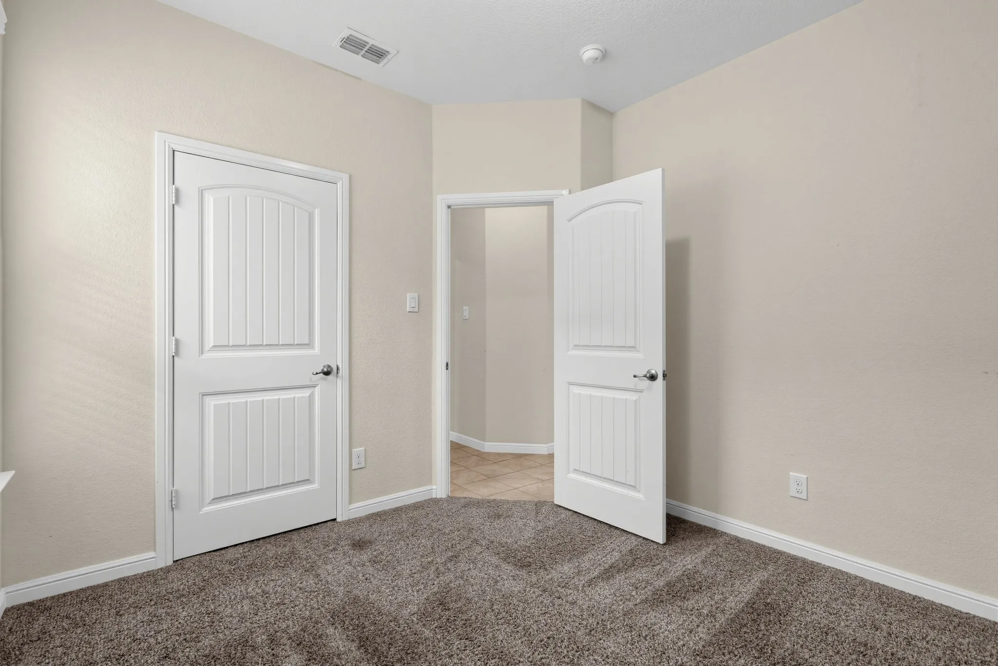Single Family Residence For Sale in Tarrant County , 5100 Sugarcane Lane, Fort Worth, Texas 76179, 4 Bedroom, 2 Bathroom, 2 Garage spaces, 1,802 Sqft, built in 2019, mls#21404394, Real Estate Agent in Fort Worth, Homes For Sale in Tarrant county, Homes For Sale in Fort Worth, Realtor in Fort Worth Texas, Real Estate Brokerage Independent Realty Texas, Luminita Cordes Realtor